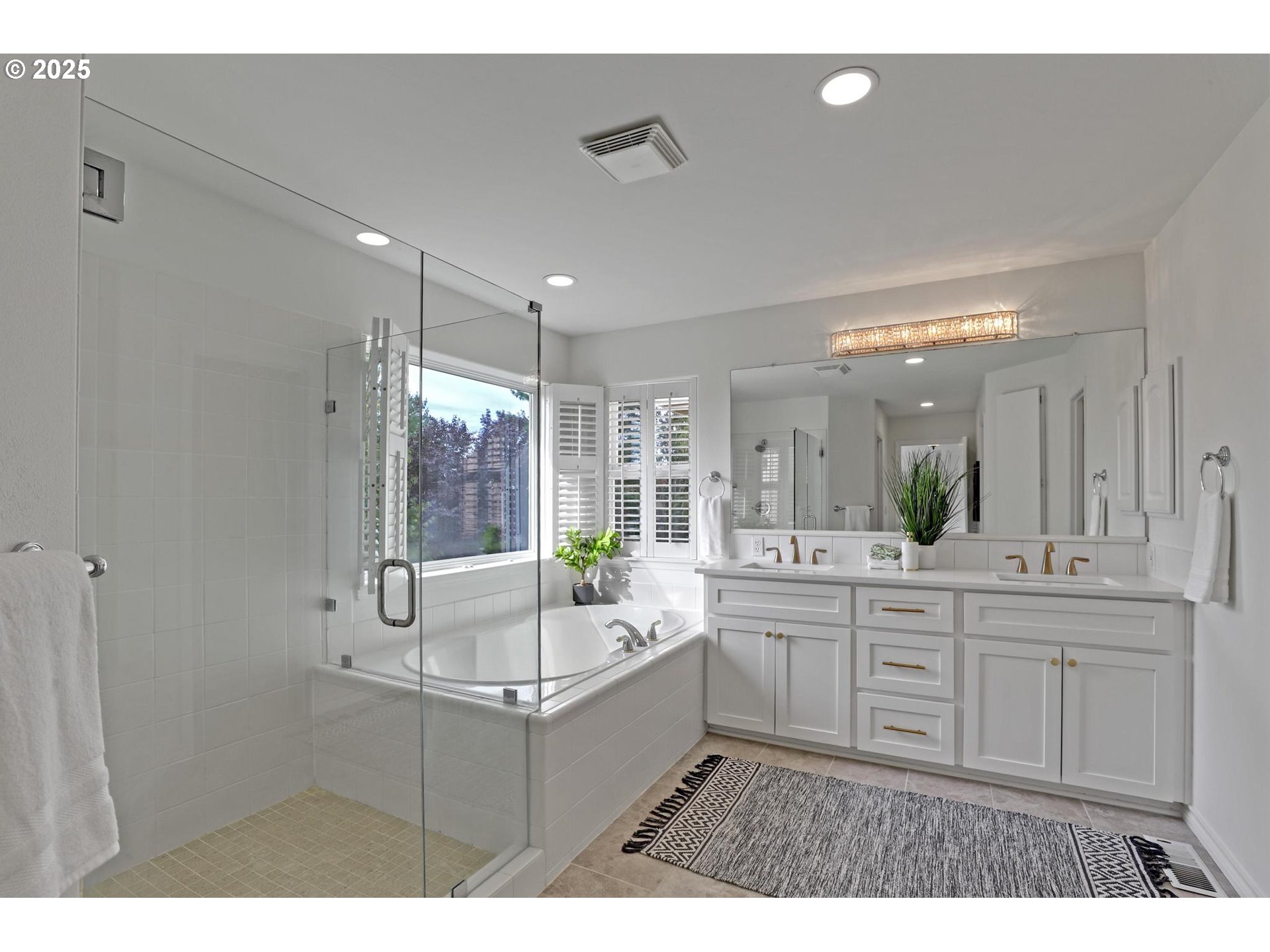 14006 NW LAKEVIEW DR