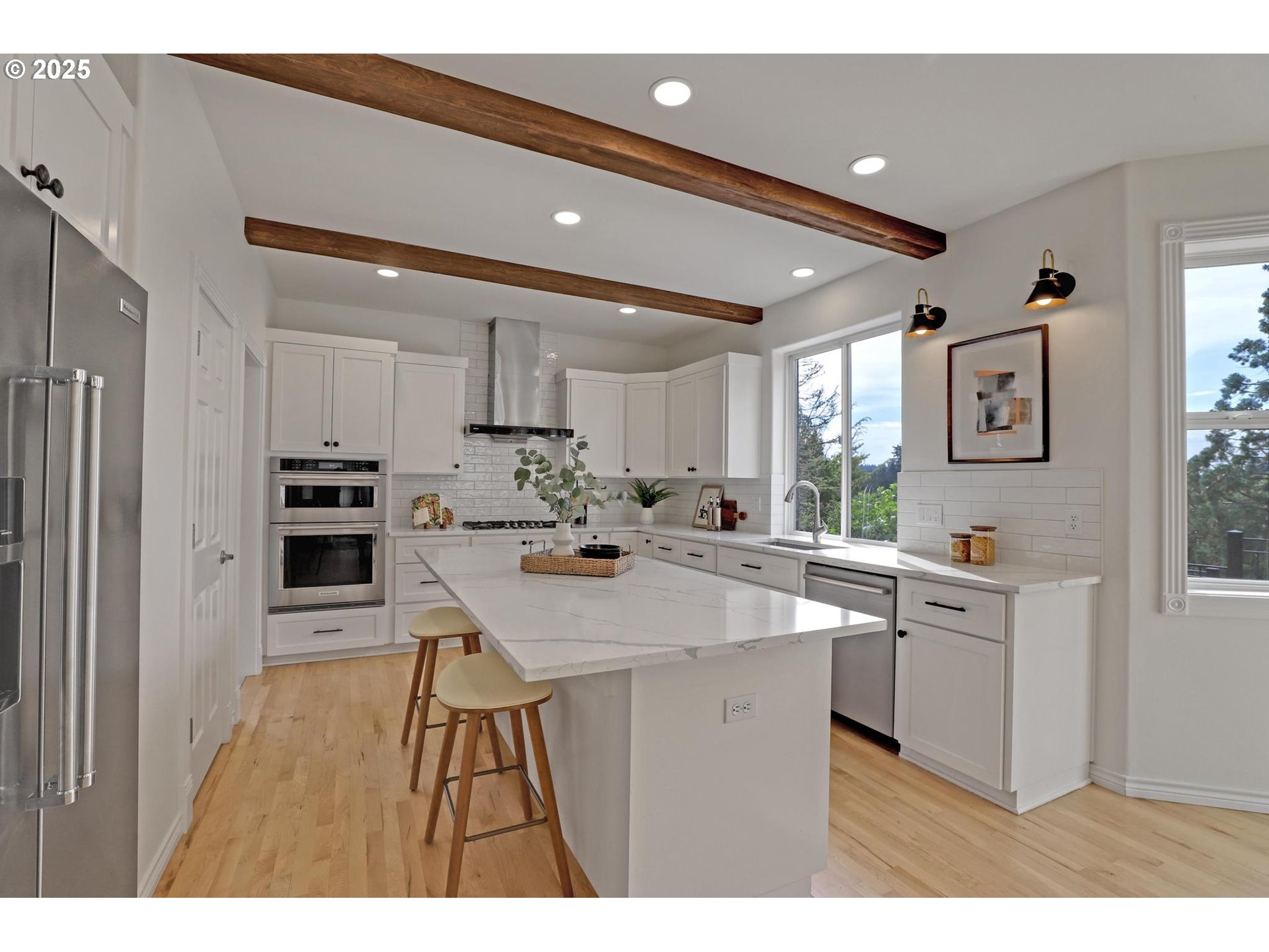 14006 NW LAKEVIEW DR