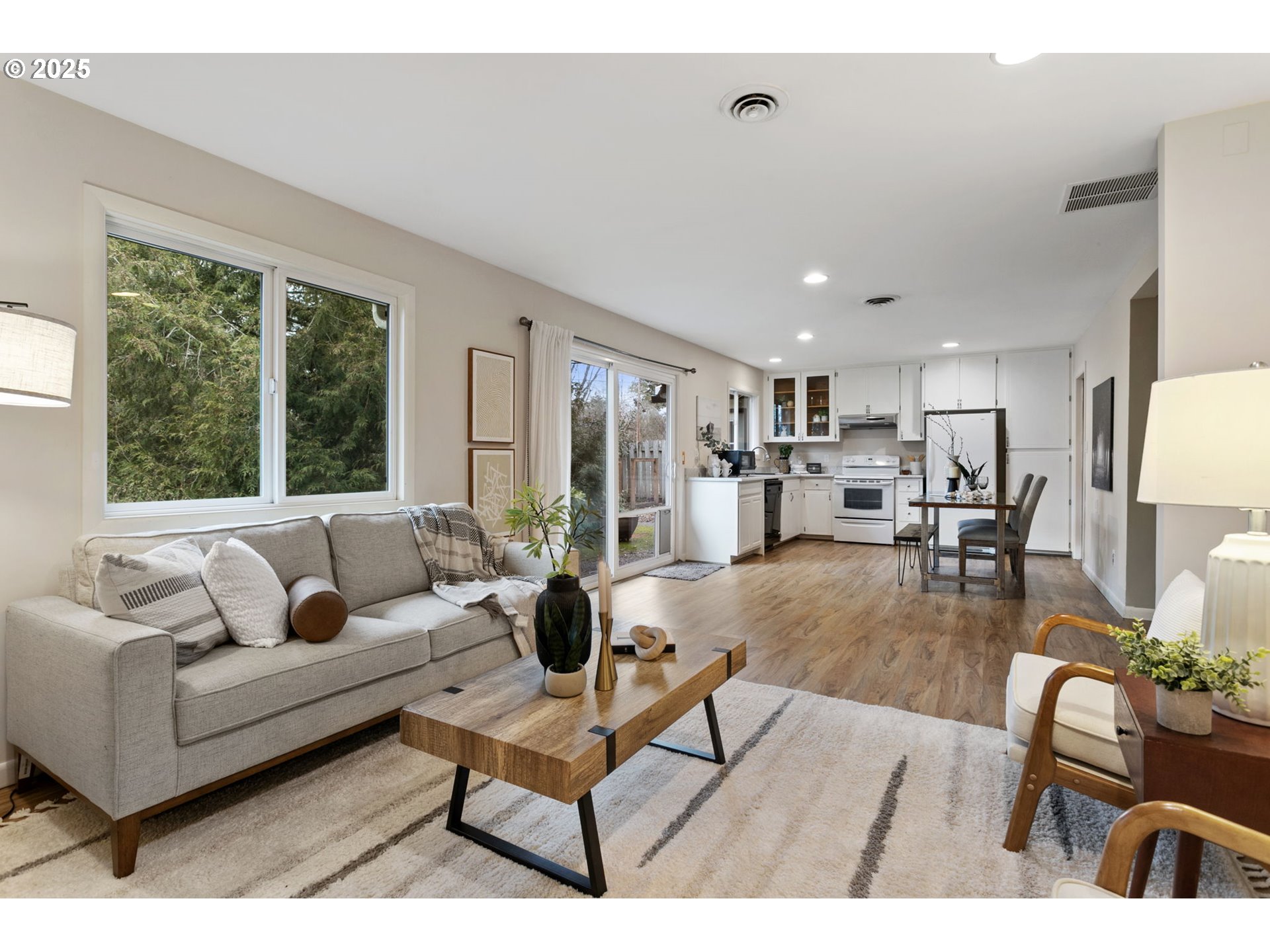 135 SW DEVONWOOD AVE