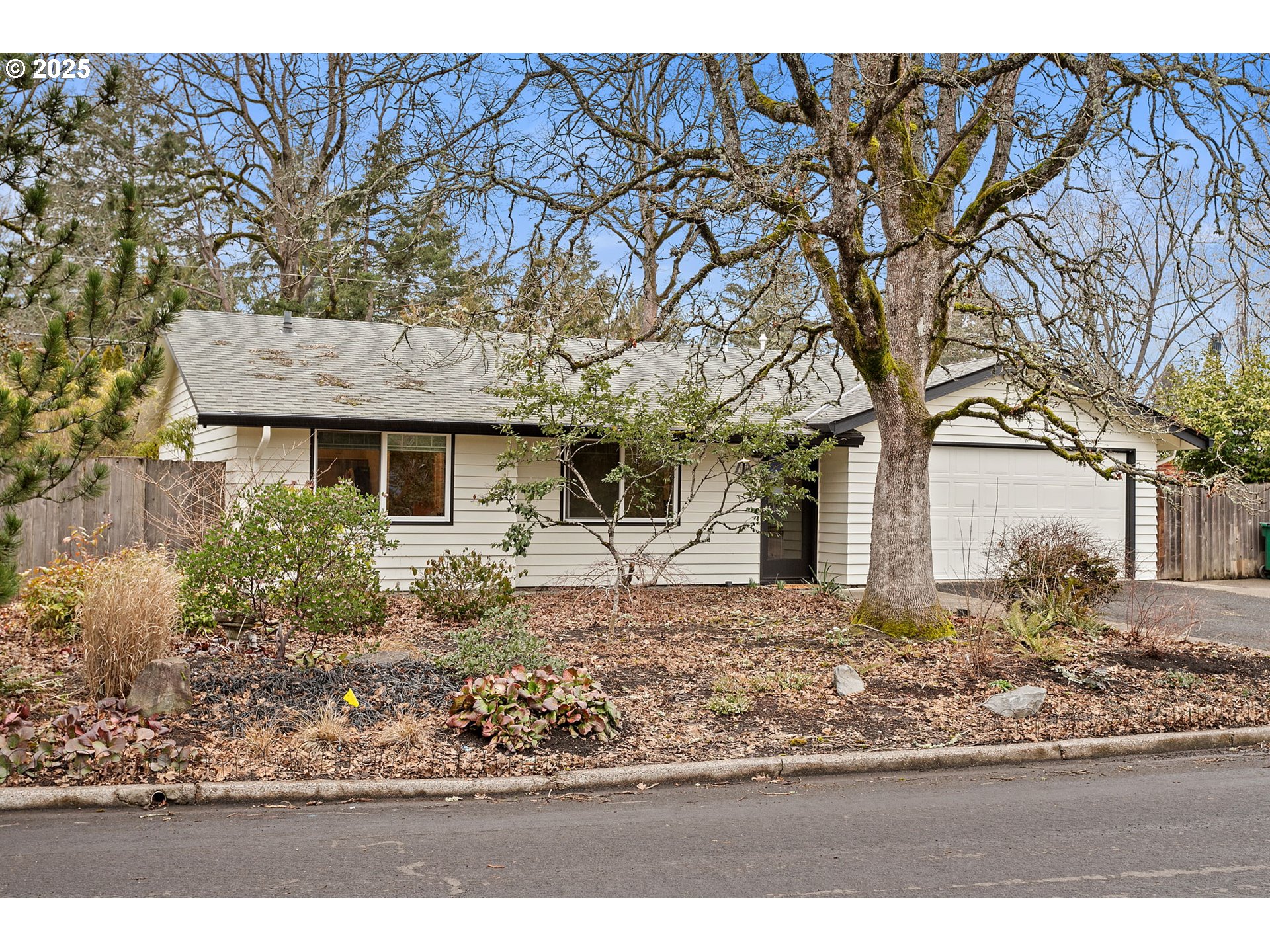 135 SW DEVONWOOD AVE