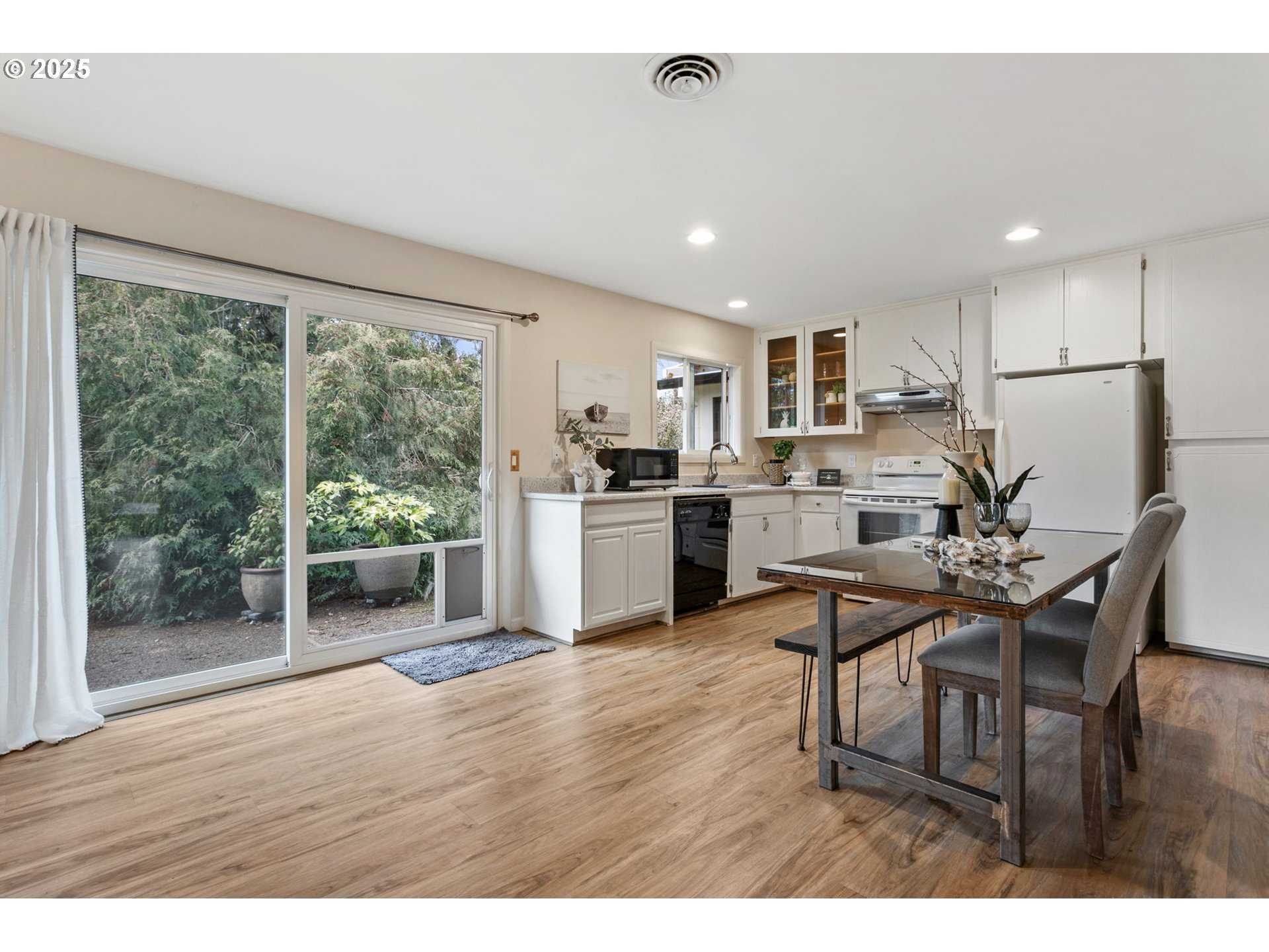 135 SW DEVONWOOD AVE