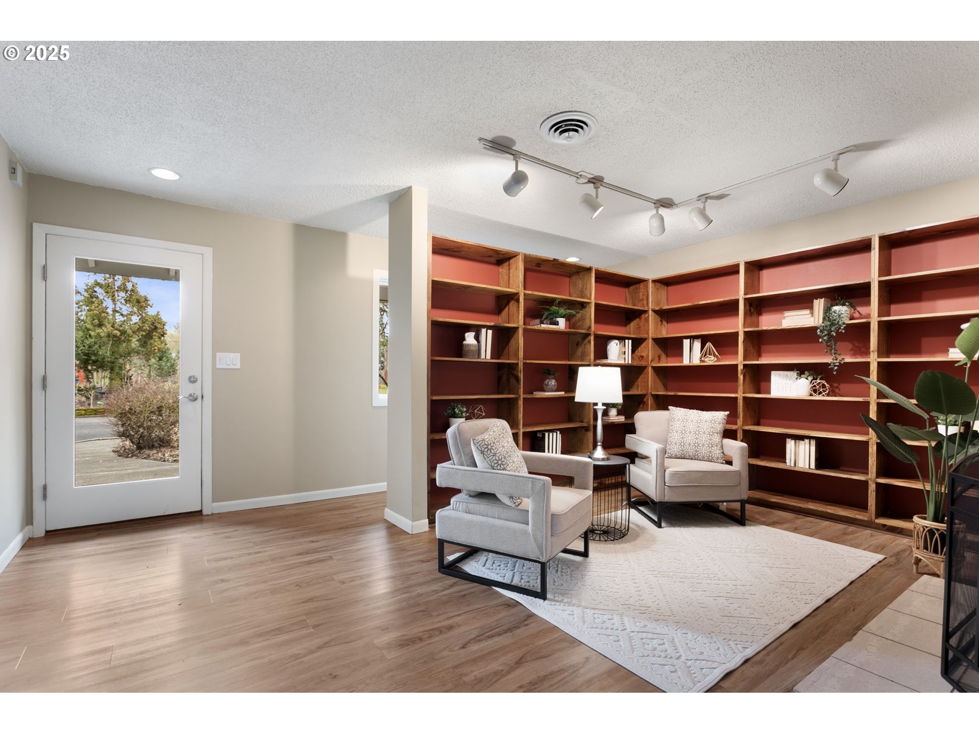 135 SW DEVONWOOD AVE