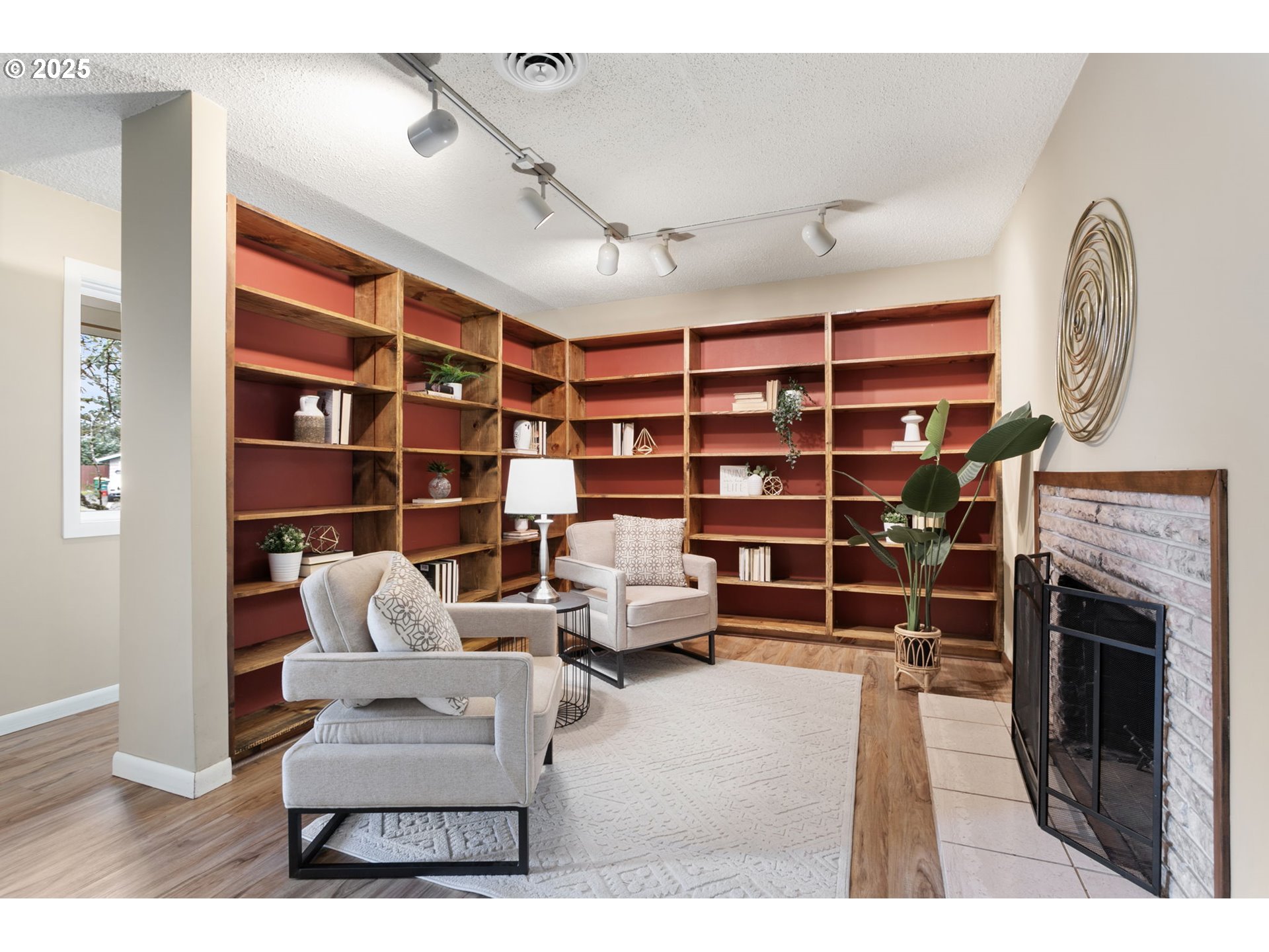 135 SW DEVONWOOD AVE