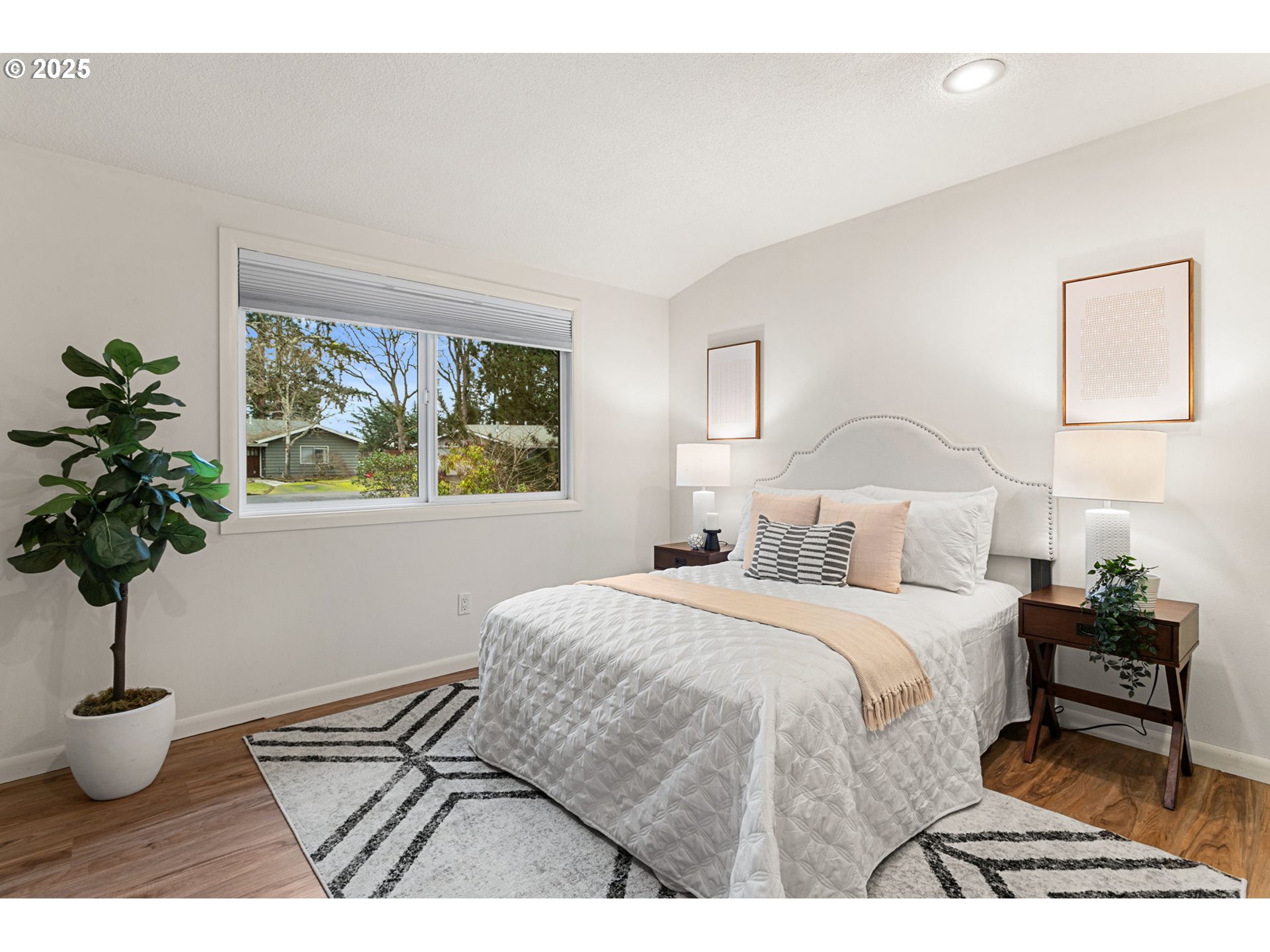 135 SW DEVONWOOD AVE