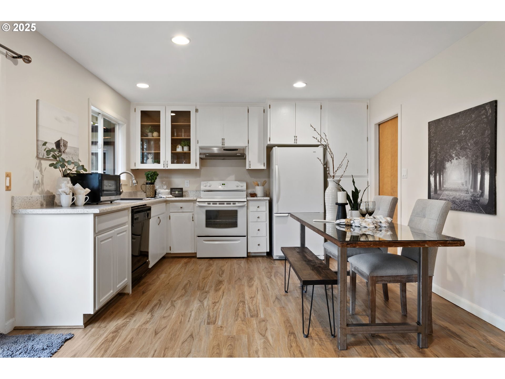 135 SW DEVONWOOD AVE