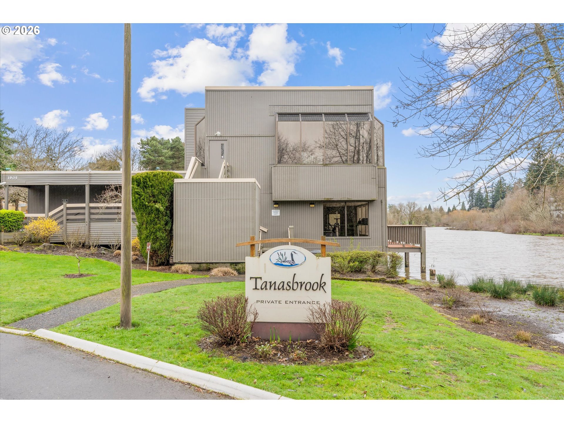 1865 NW ROLLING HILL DR