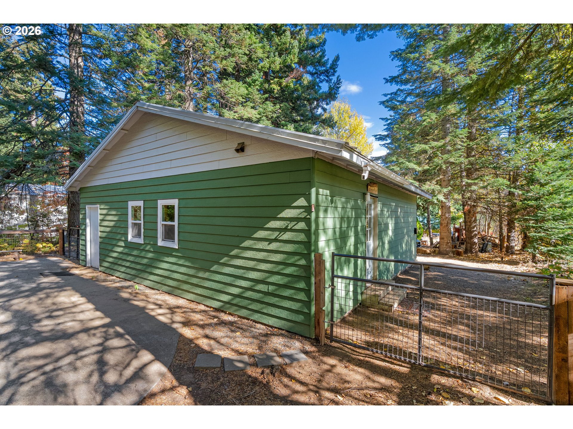8520 CLEAR CREEK RD