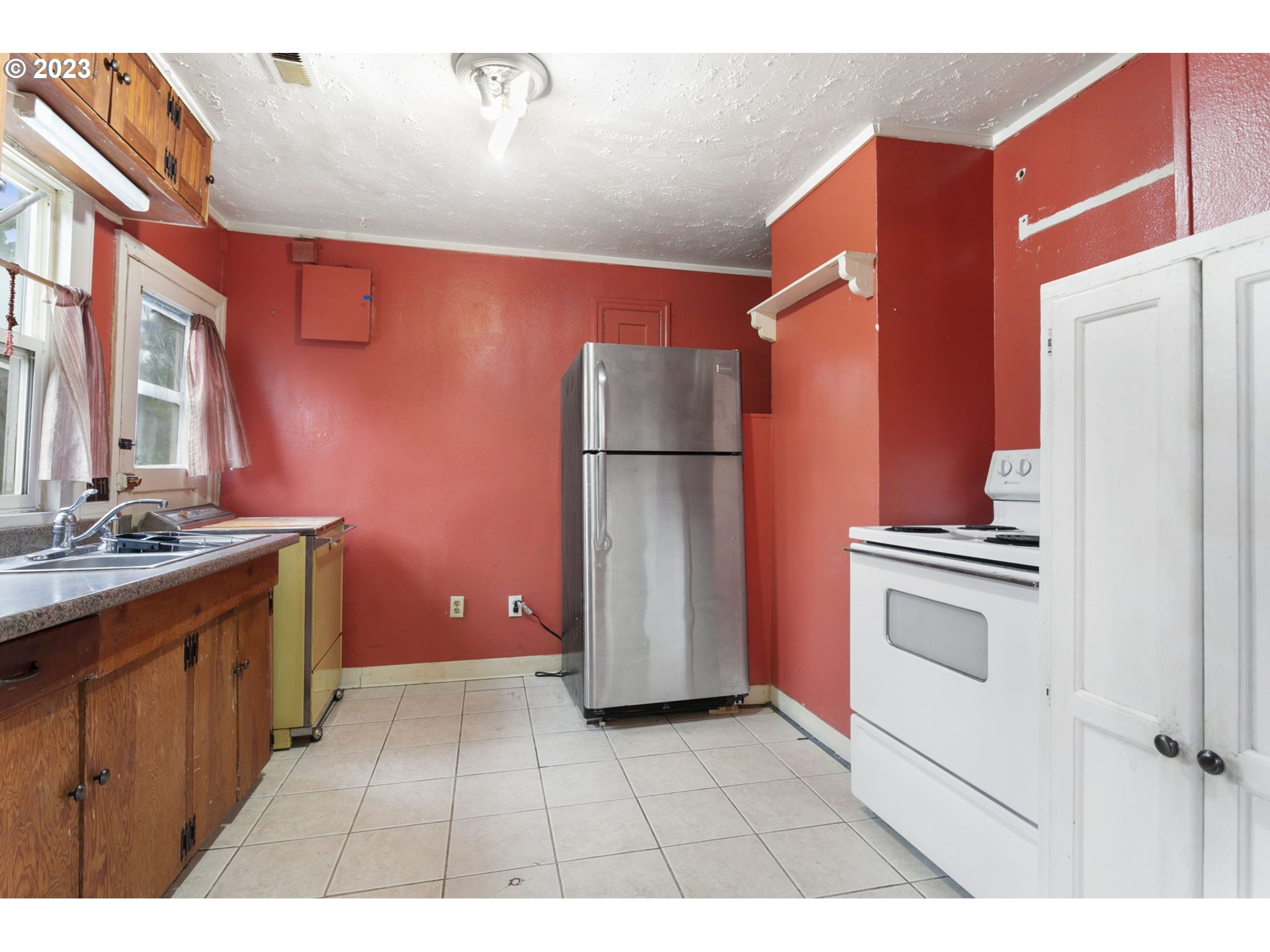 7645 SE HENDERSON ST