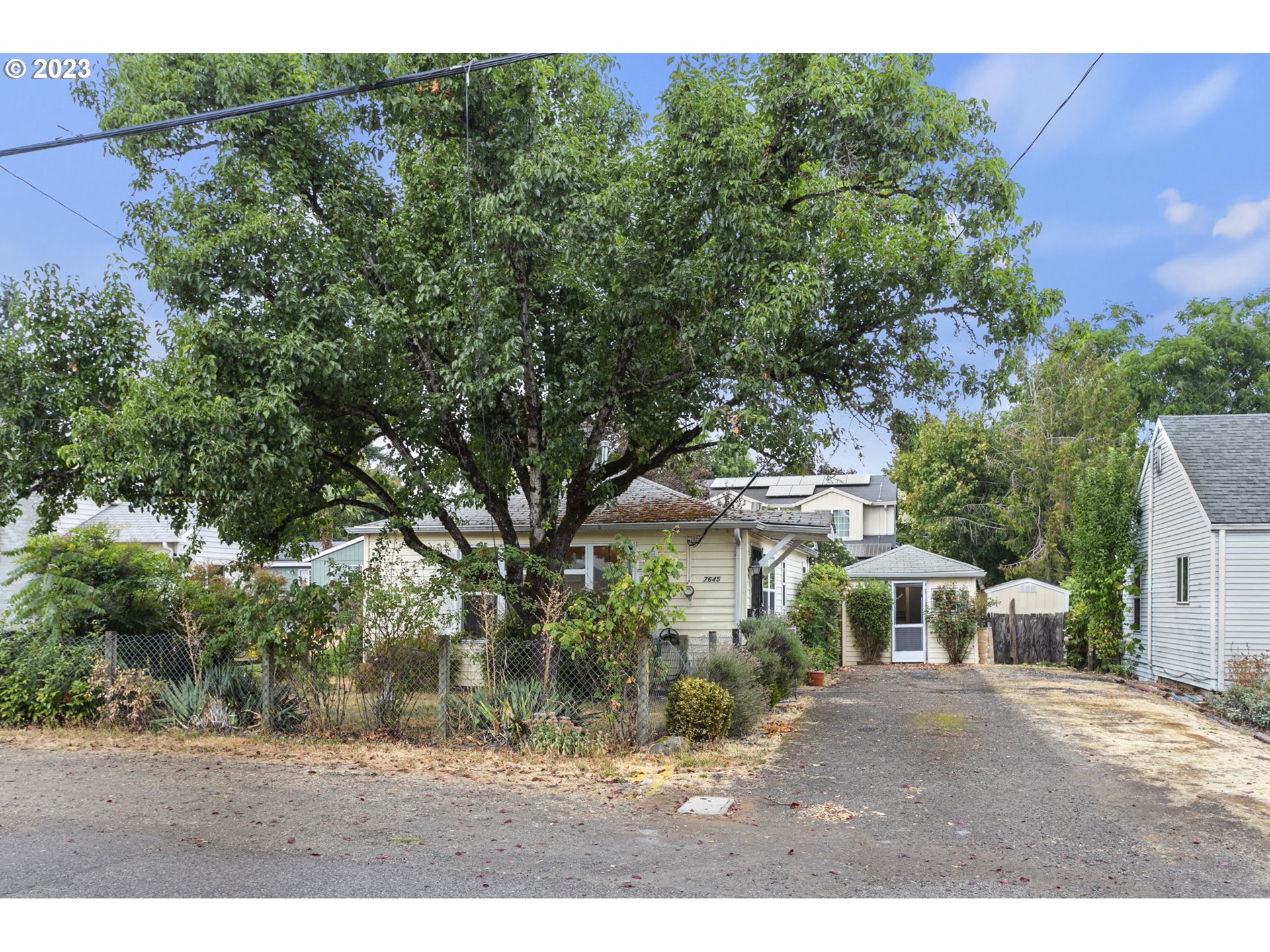 7645 SE HENDERSON ST
