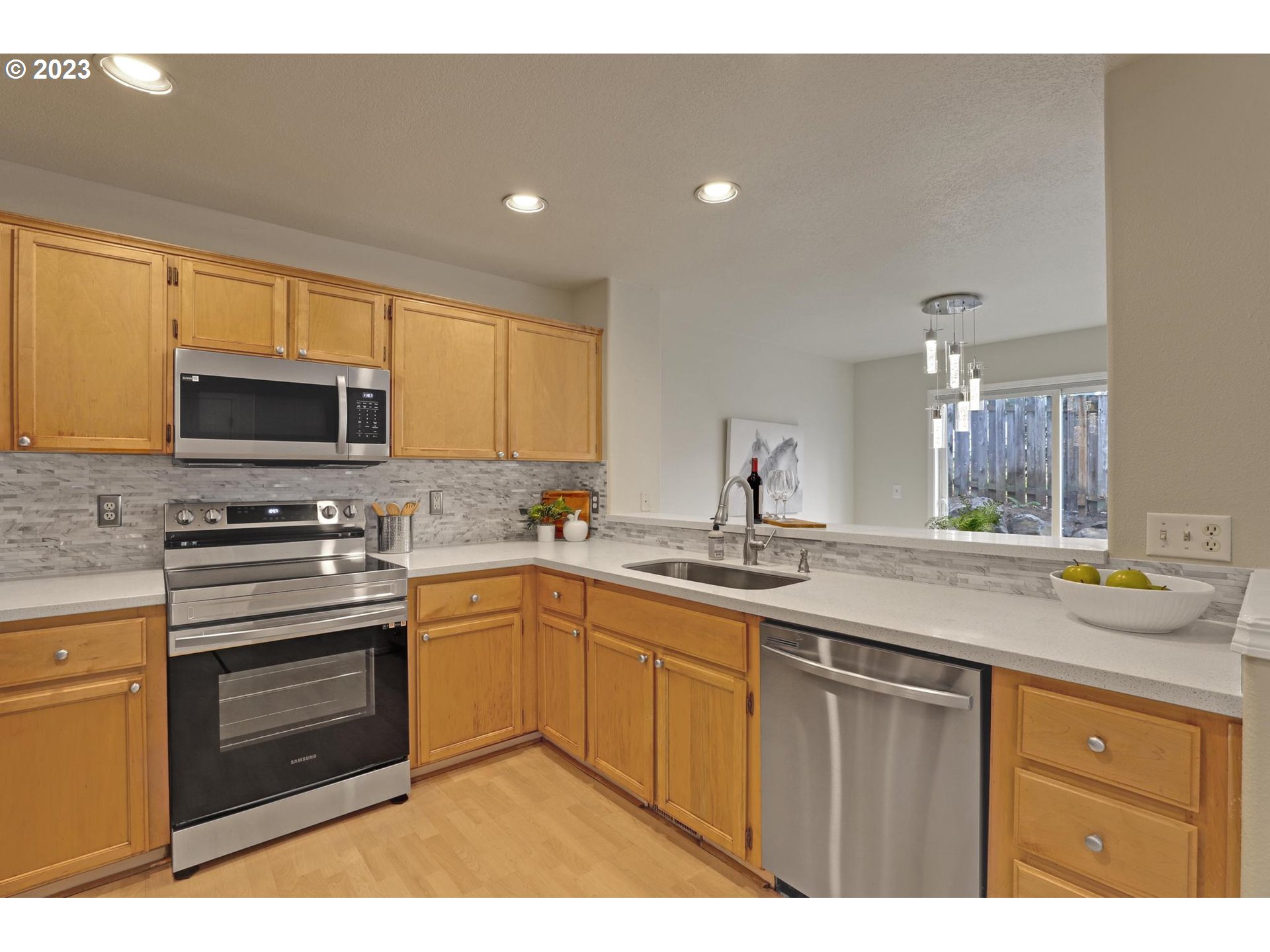 6408 NW STARFLOWER DR