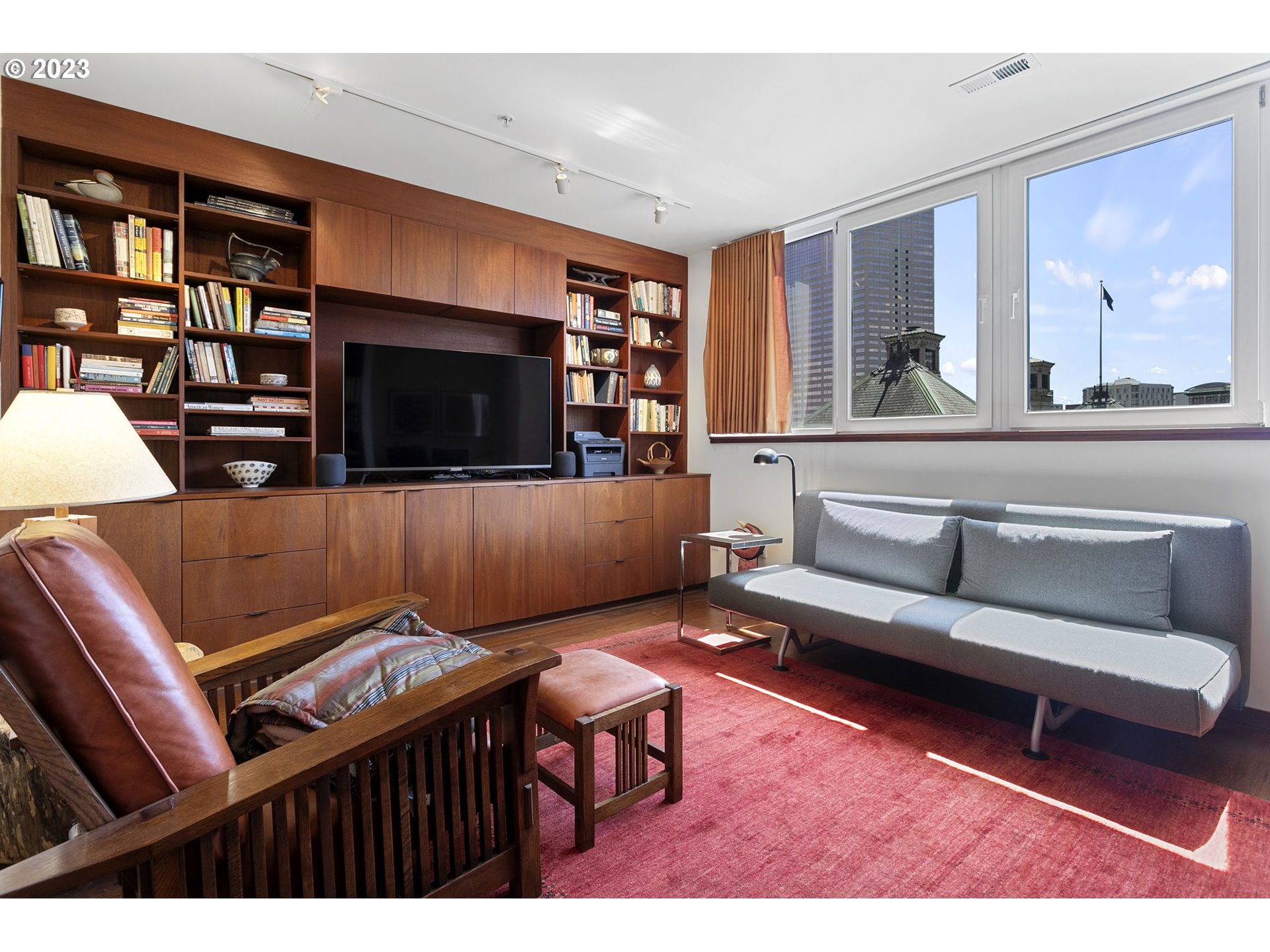 300 NW 8TH AVE 705-6