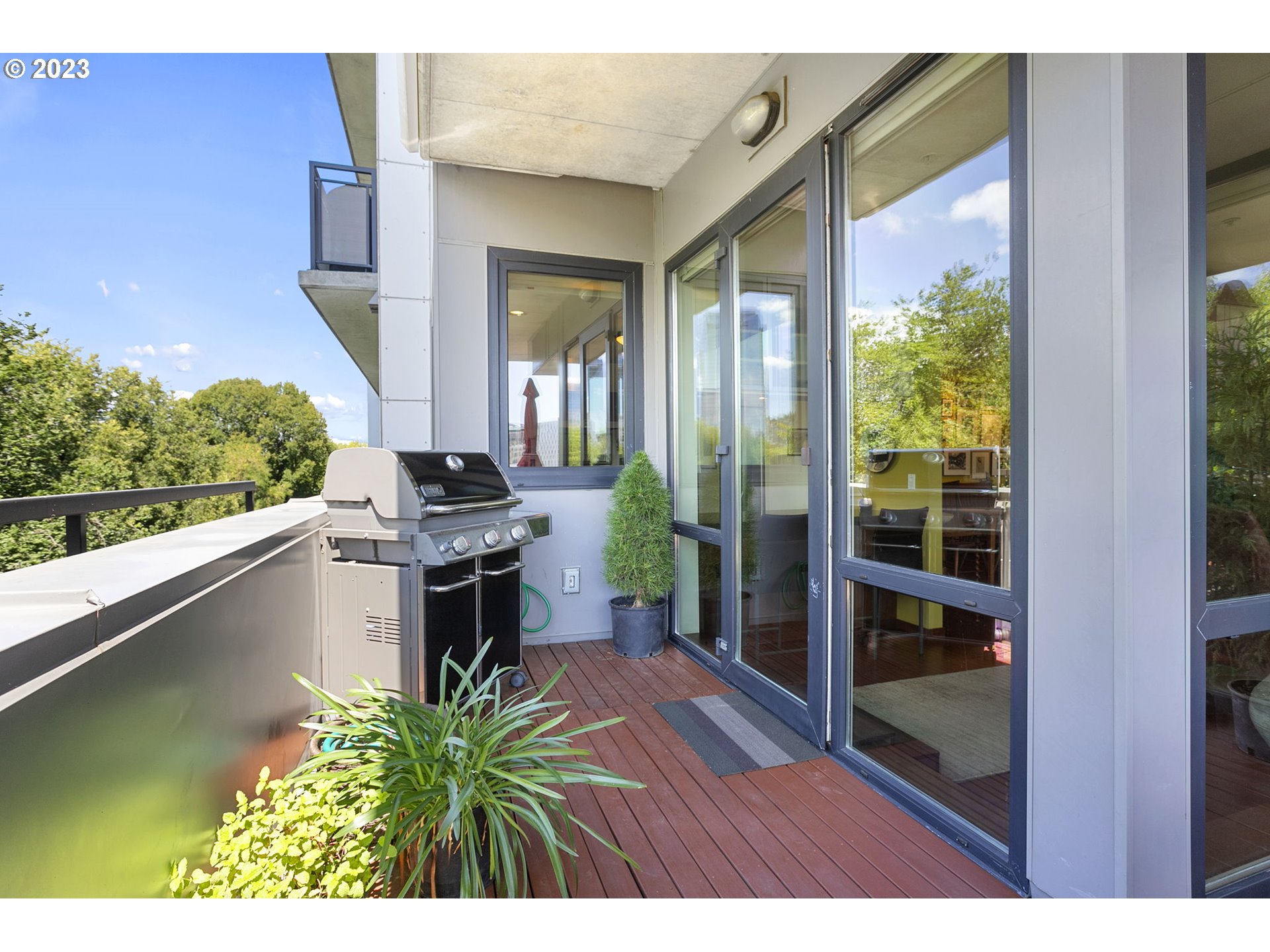 300 NW 8TH AVE 705-6