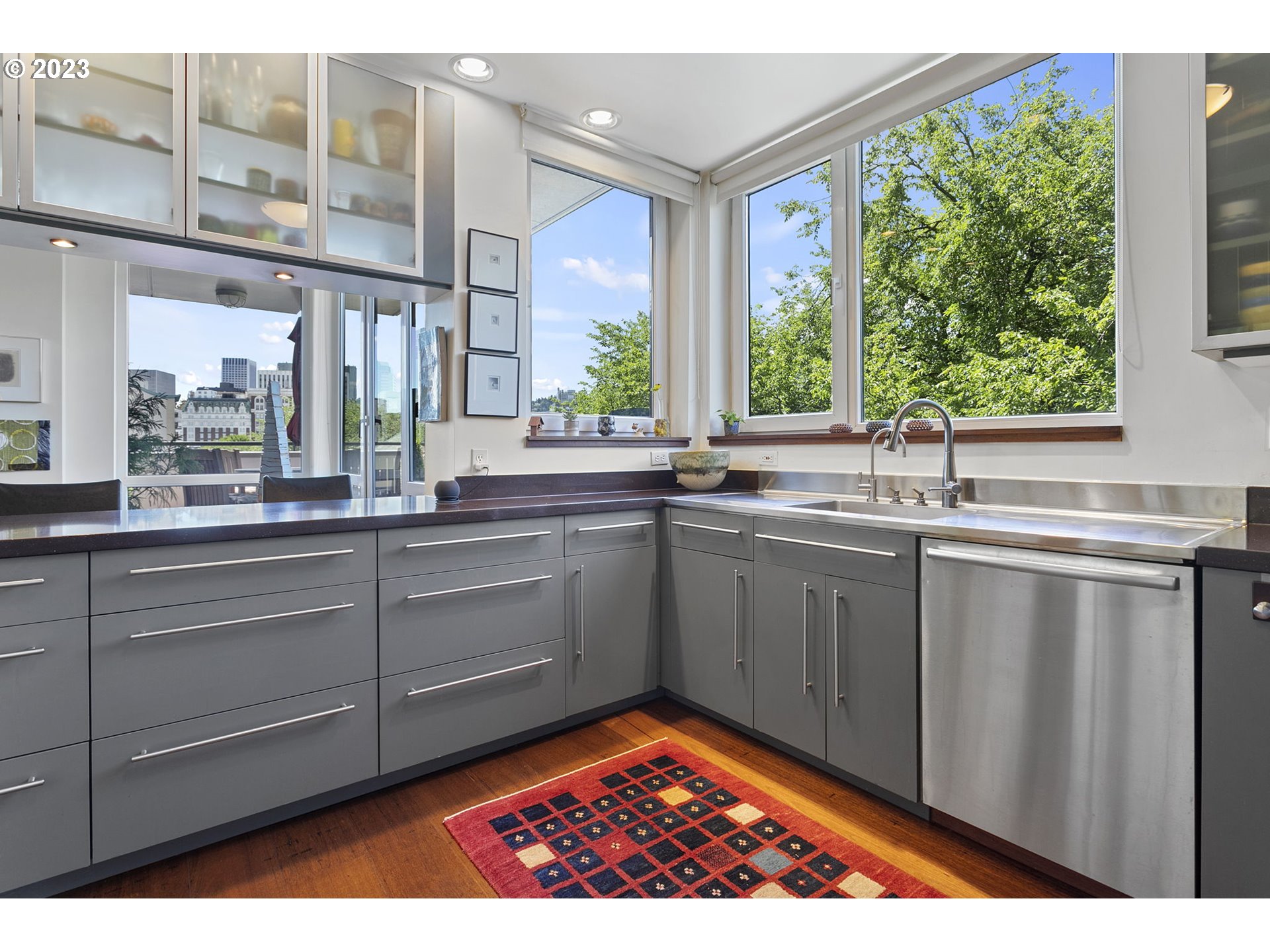 300 NW 8TH AVE 705-6