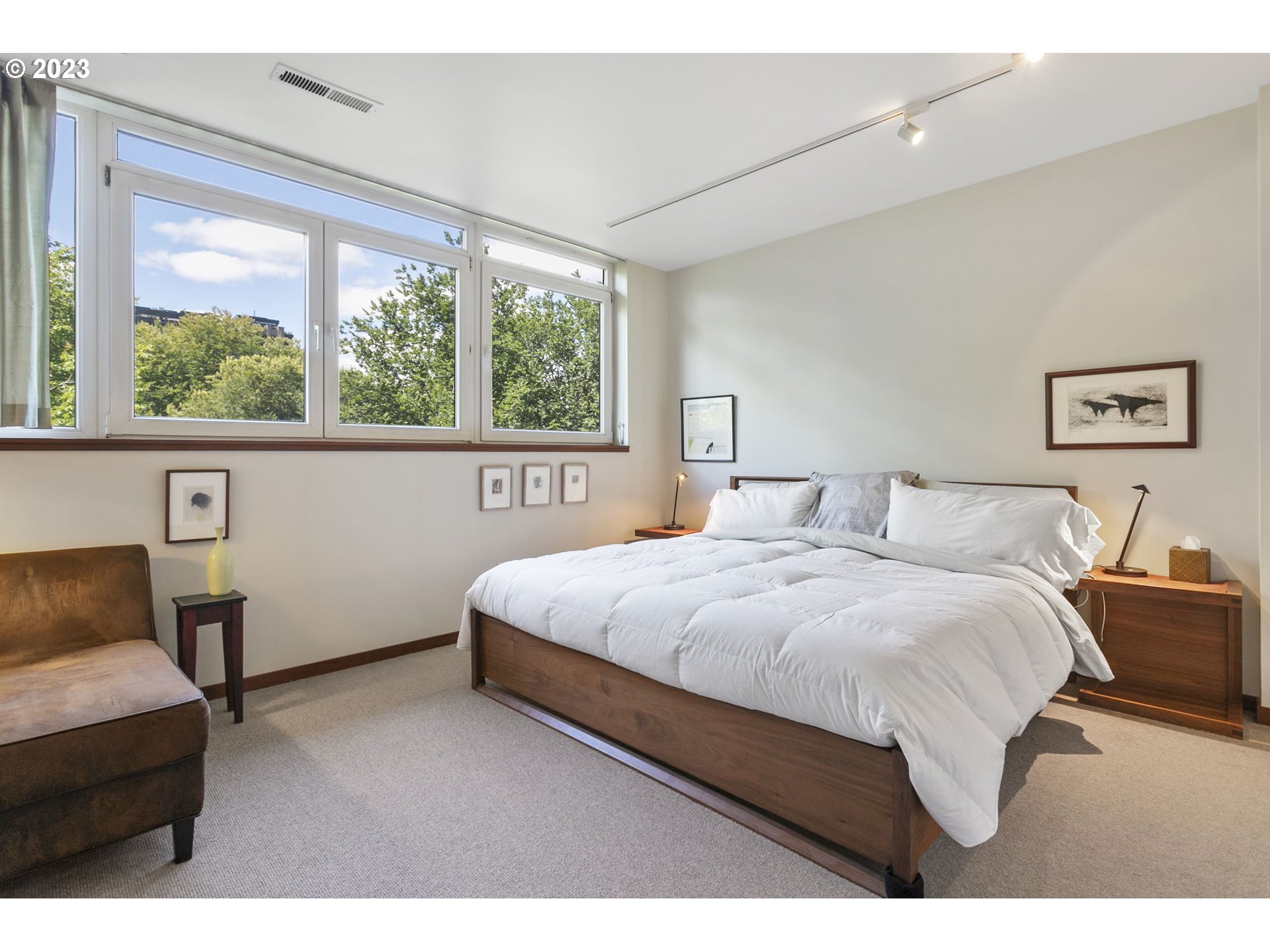 300 NW 8TH AVE 705-6