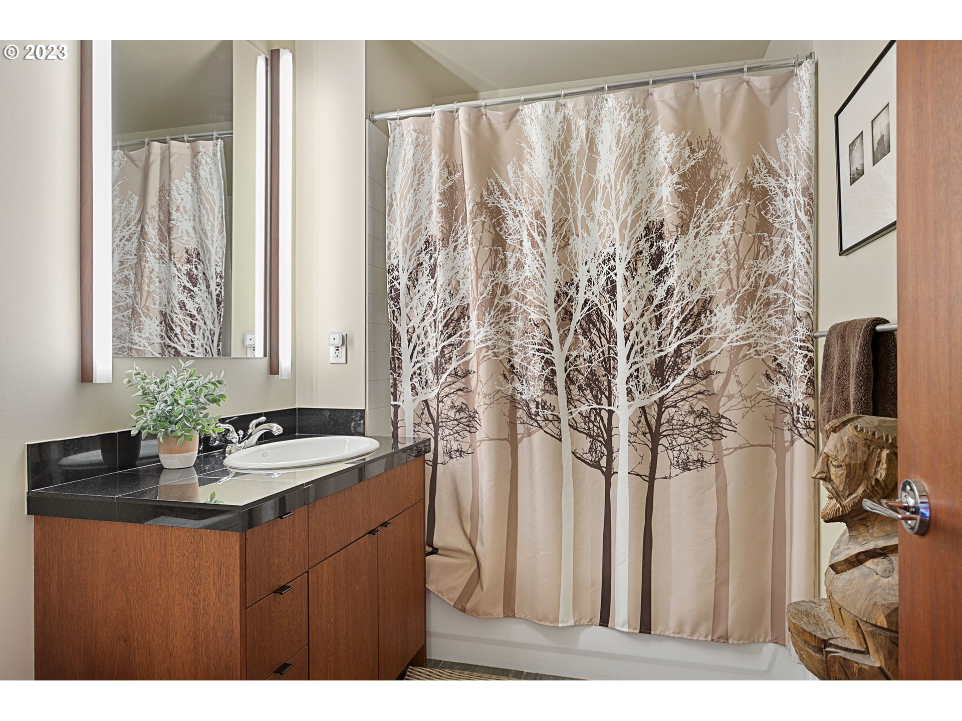 300 NW 8TH AVE 705-6