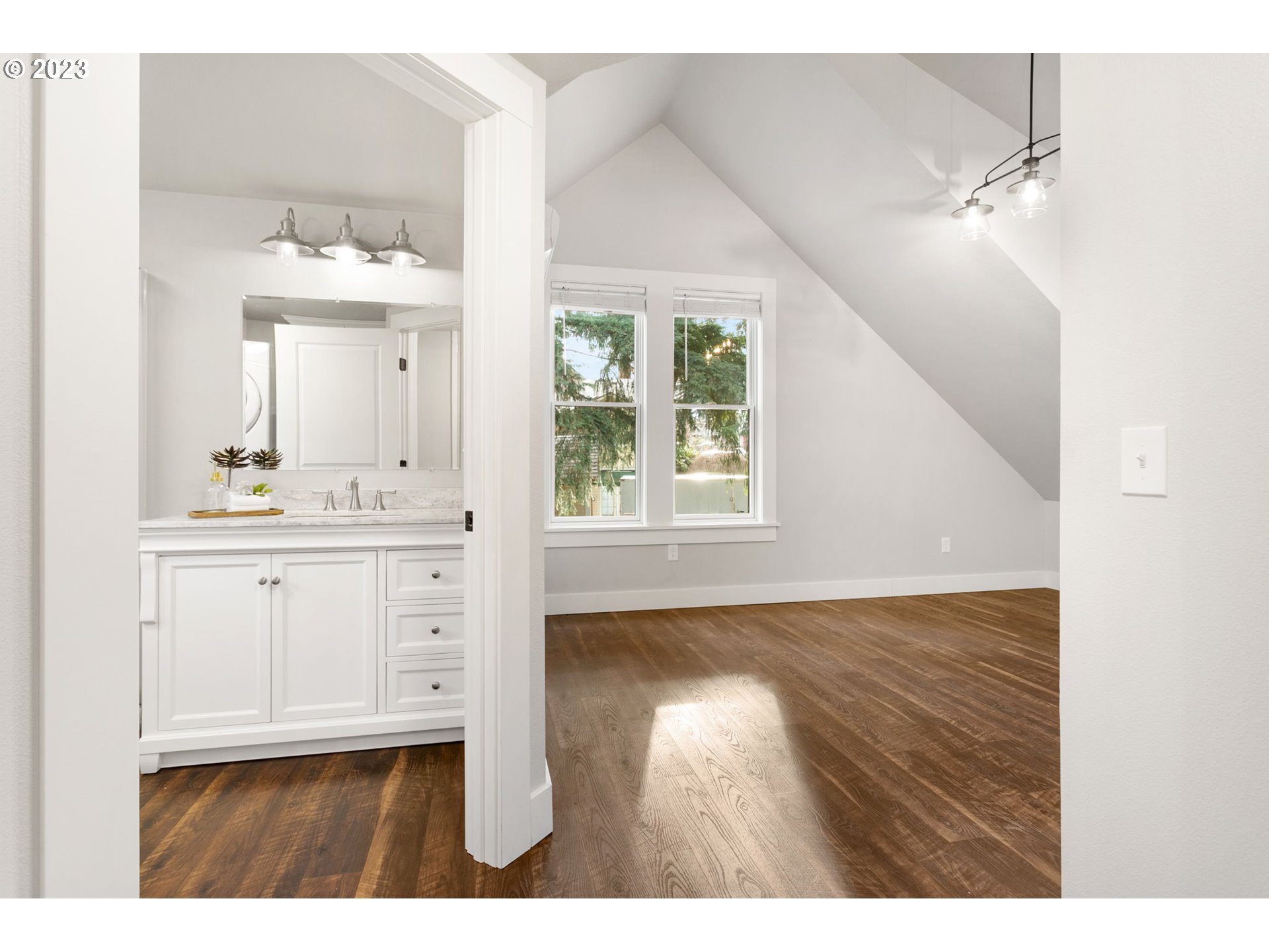 4340 SE JOHNSON CREEK BLVD