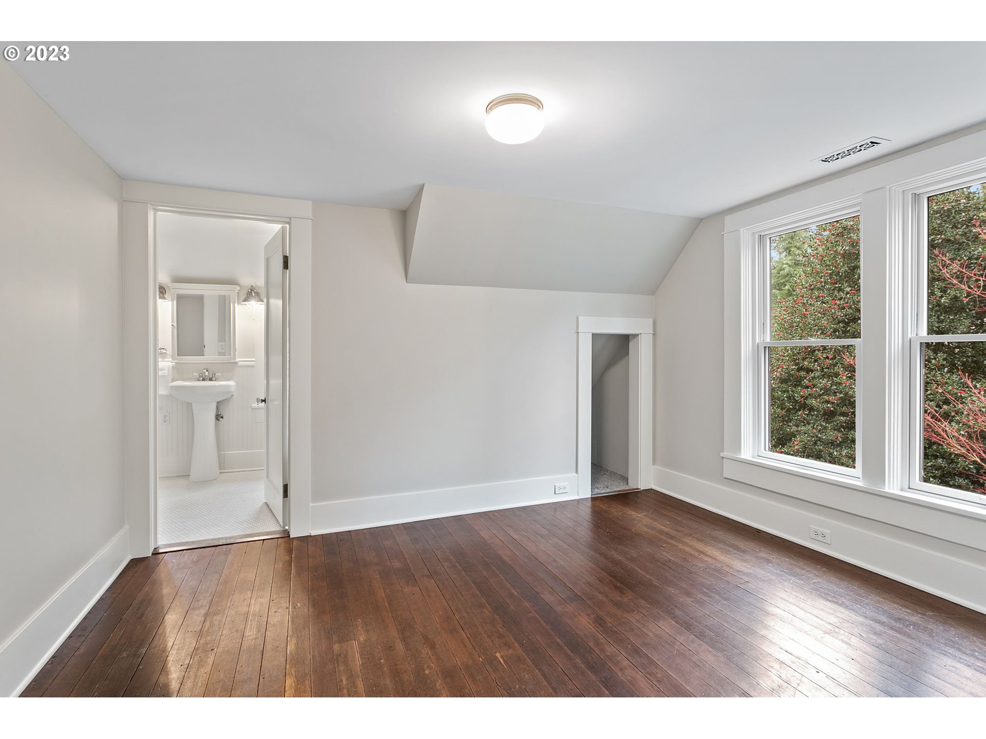 4340 SE JOHNSON CREEK BLVD