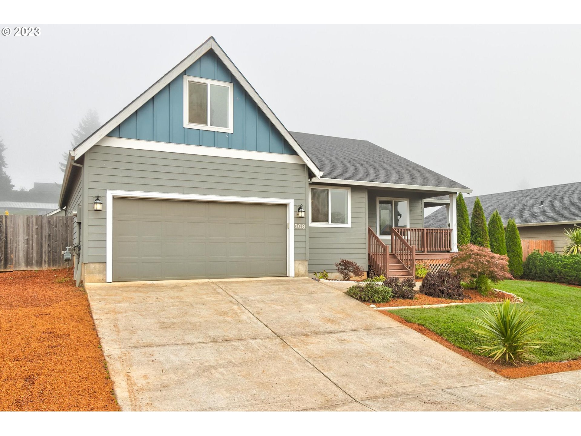 308 NW PACIFIC HILLS DR