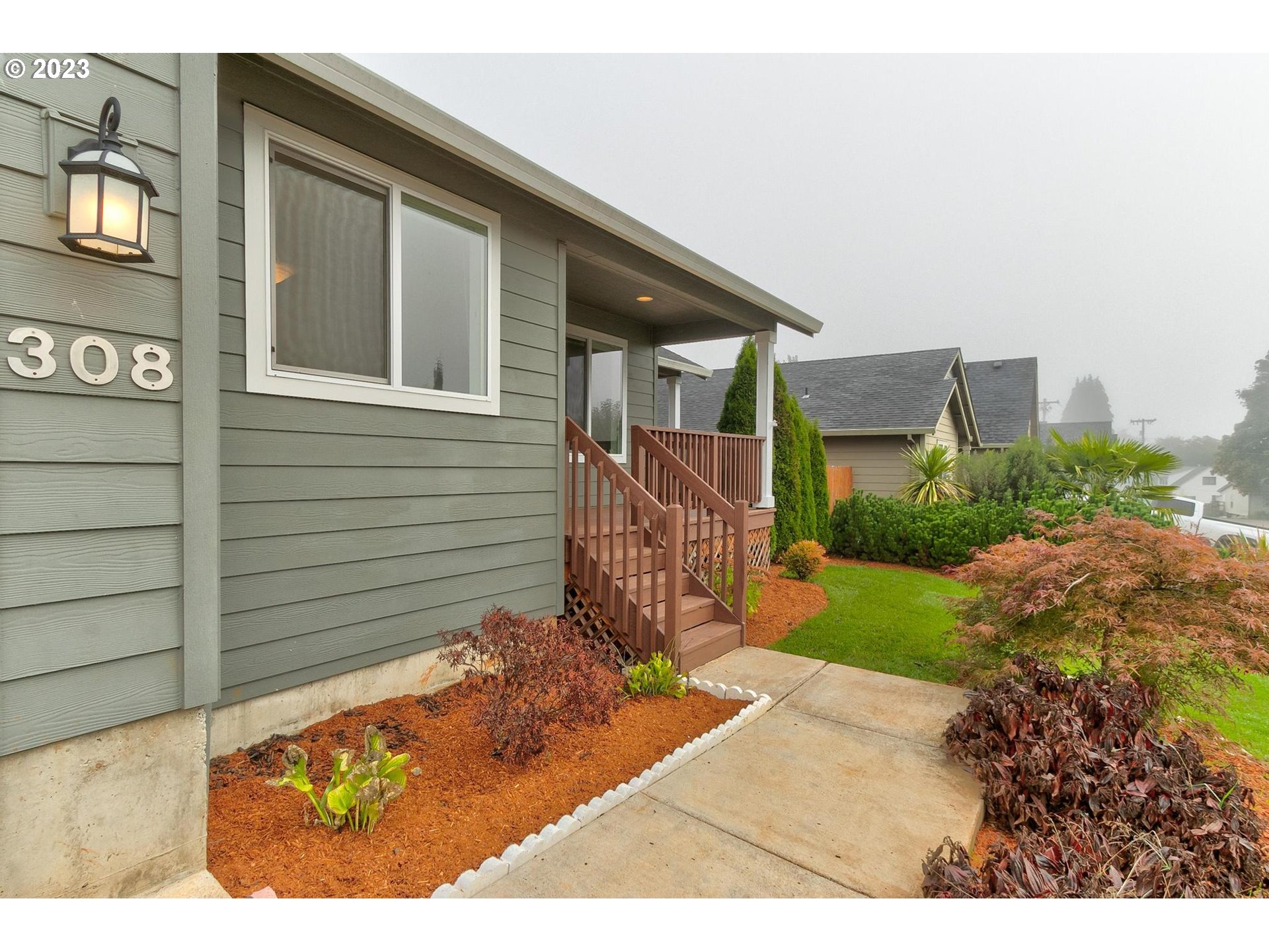 308 NW PACIFIC HILLS DR