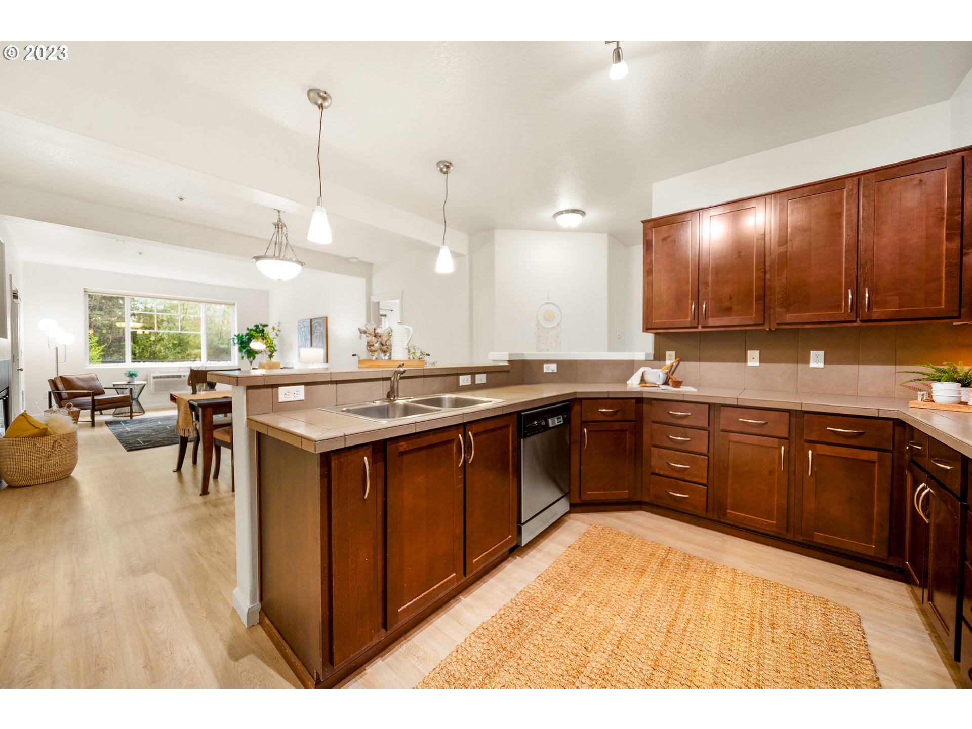 715 NW FALLING WATERS LN 102