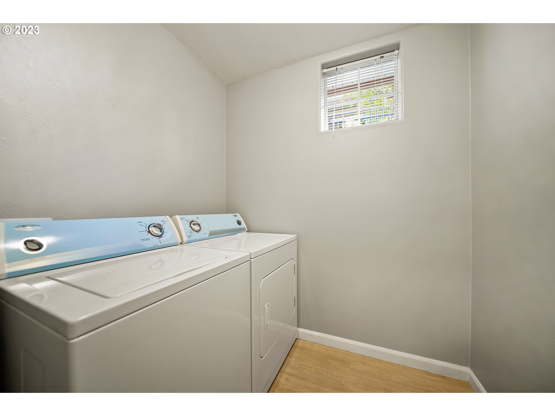 715 NW FALLING WATERS LN 102