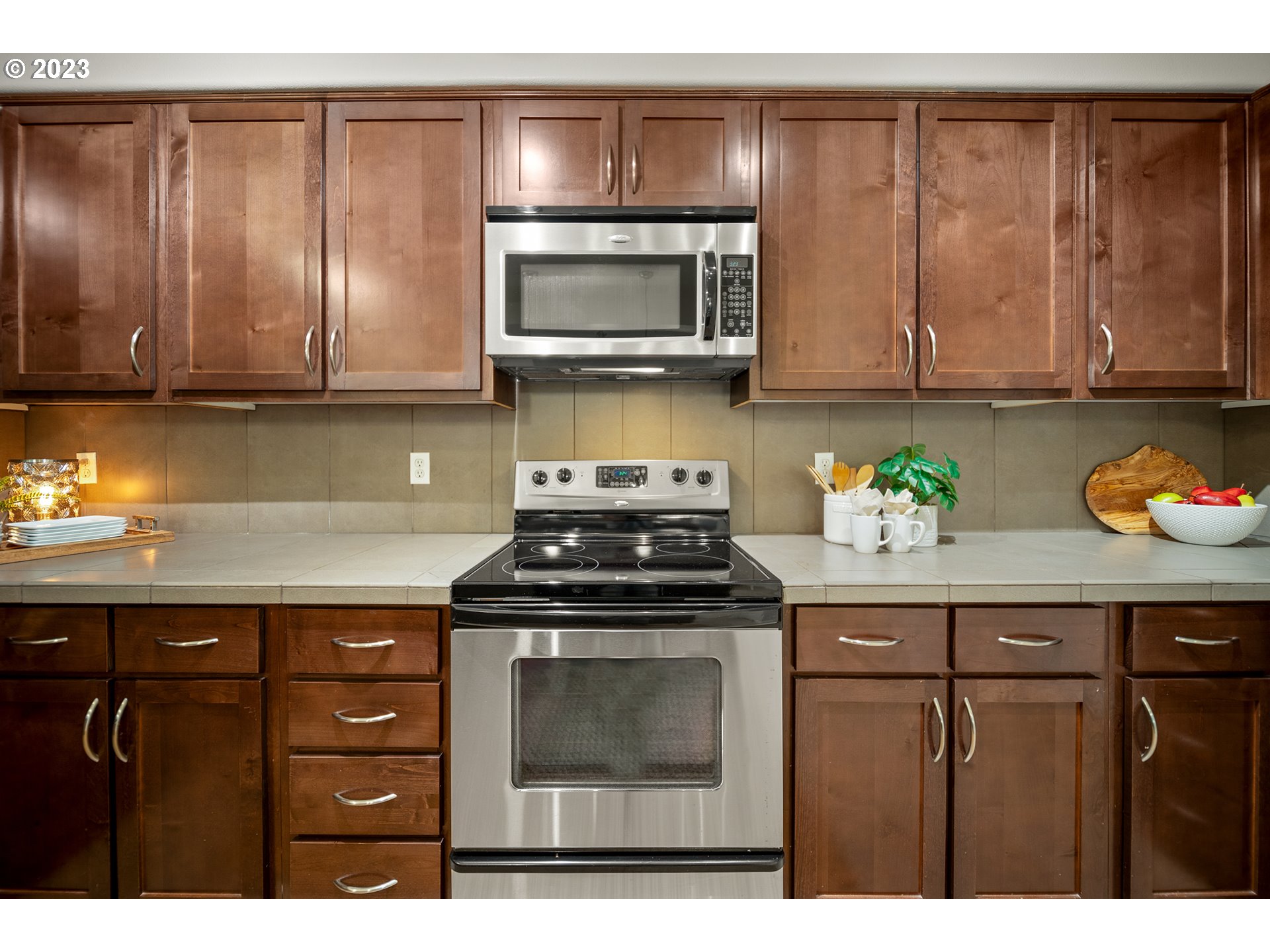 715 NW FALLING WATERS LN 102