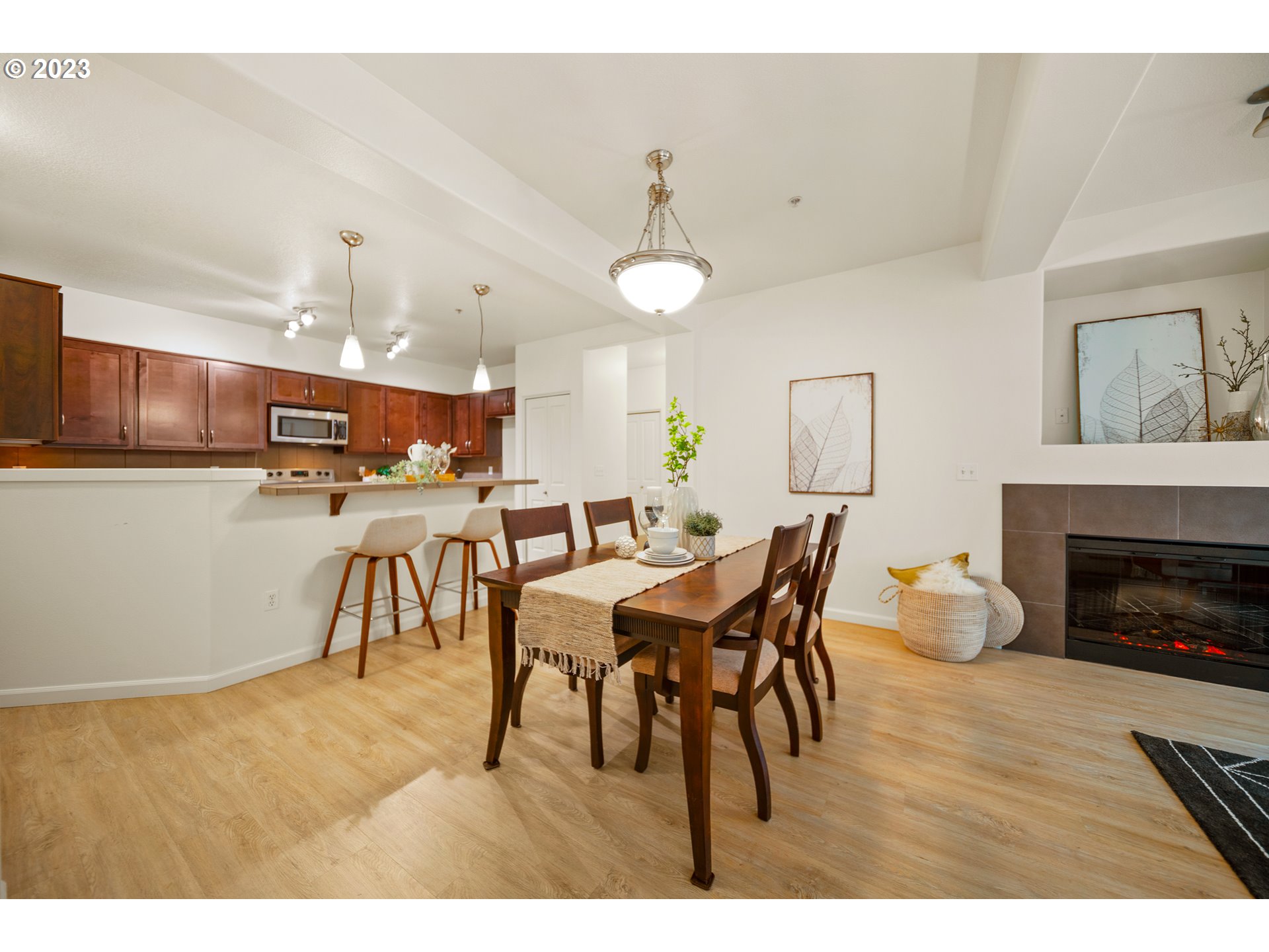 715 NW FALLING WATERS LN 102