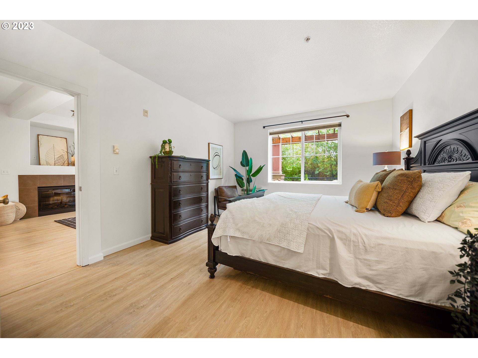 715 NW FALLING WATERS LN 102