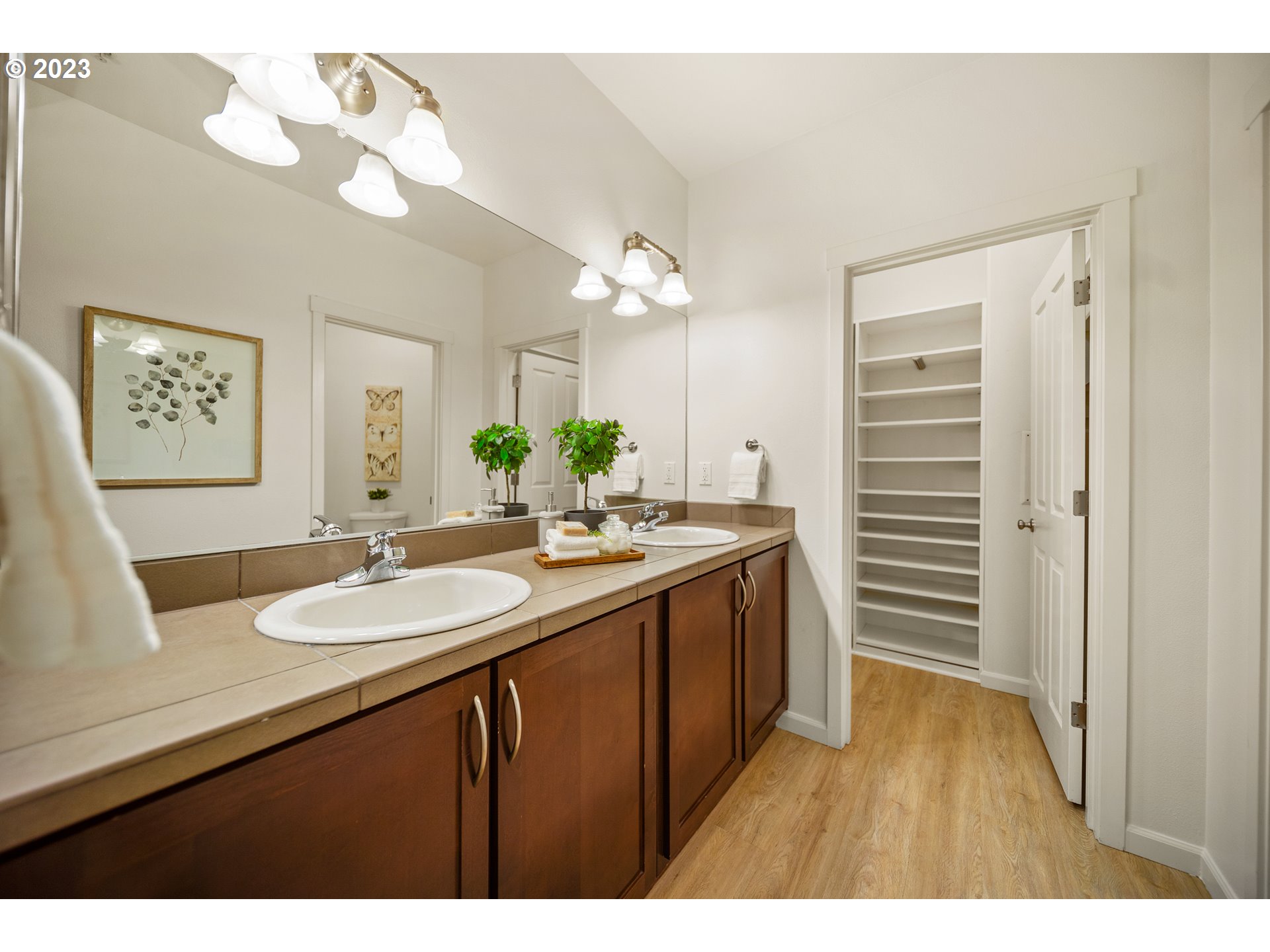 715 NW FALLING WATERS LN 102