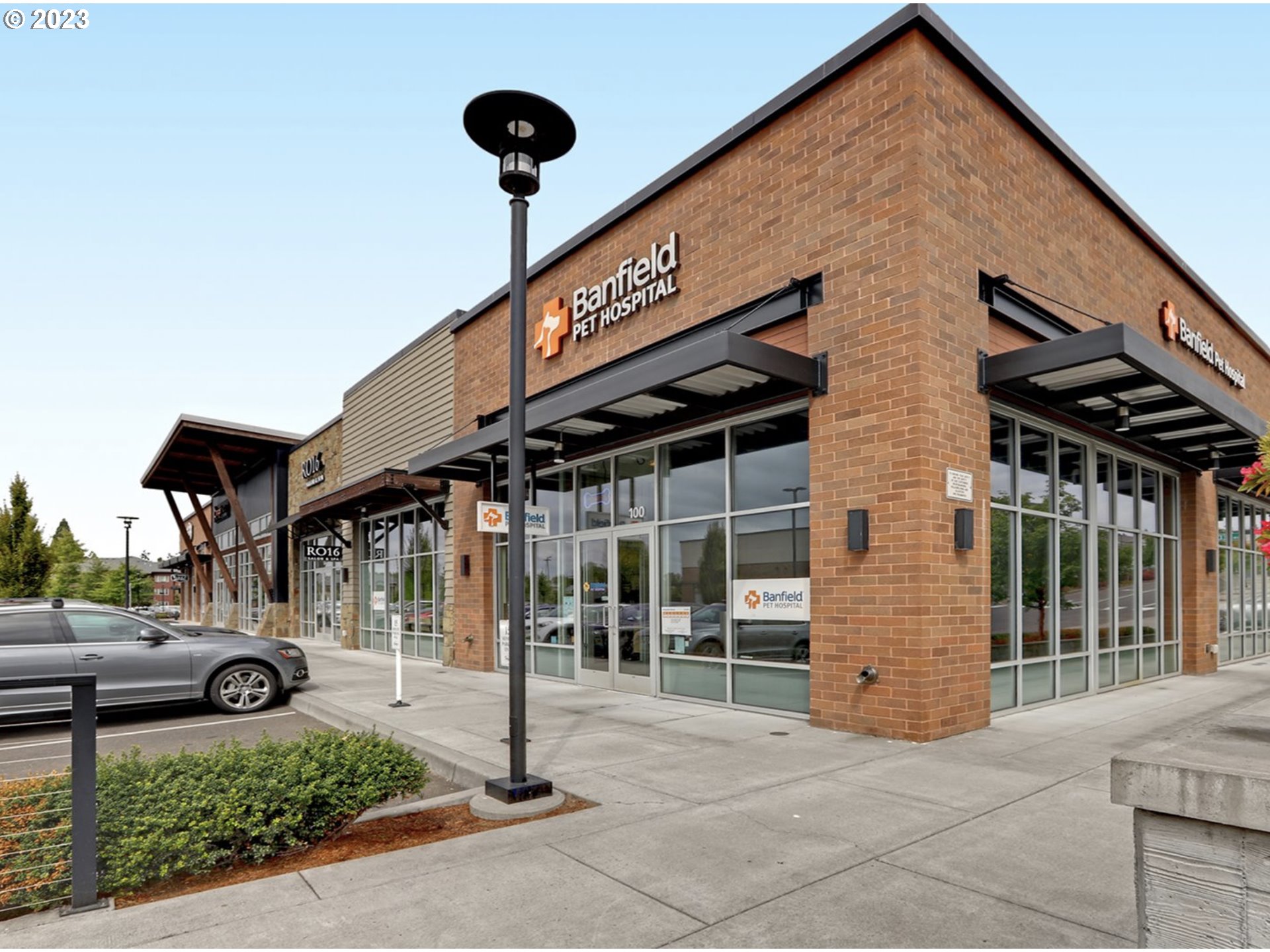 715 NW FALLING WATERS LN 102