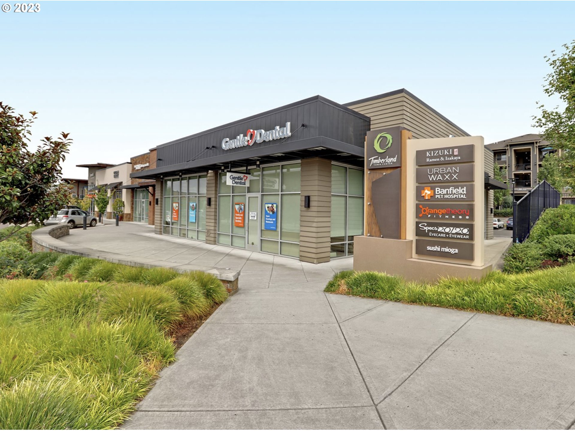 715 NW FALLING WATERS LN 102