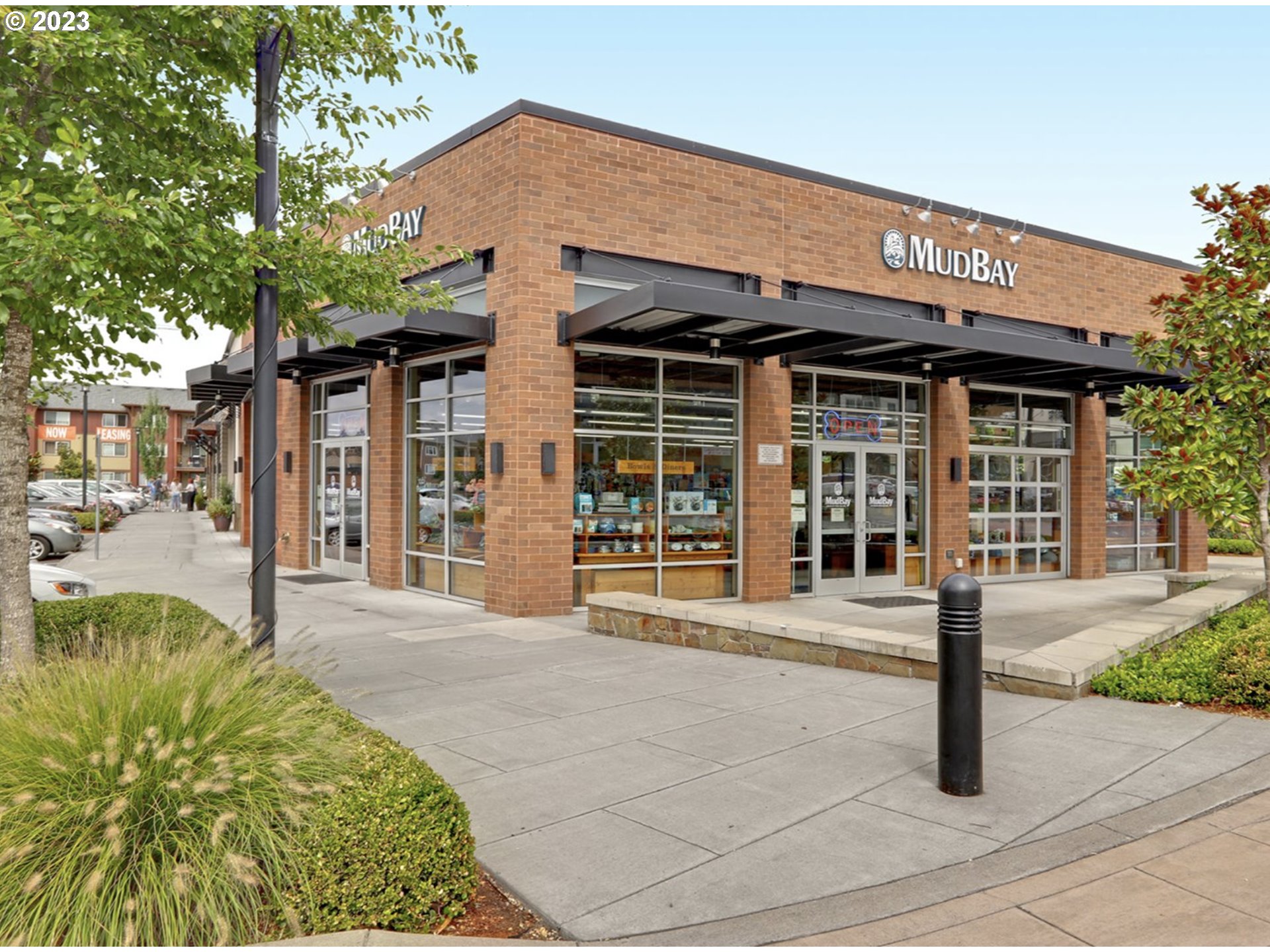 715 NW FALLING WATERS LN 102