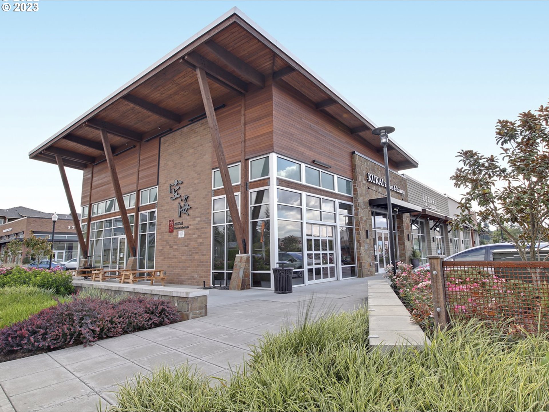 715 NW FALLING WATERS LN 102