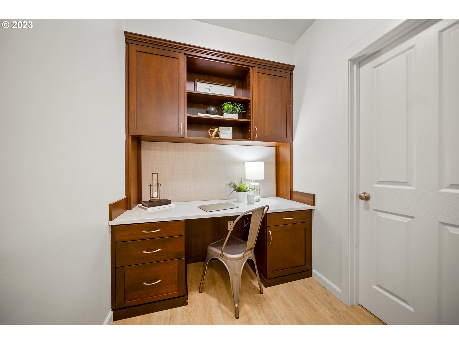 715 NW FALLING WATERS LN 102