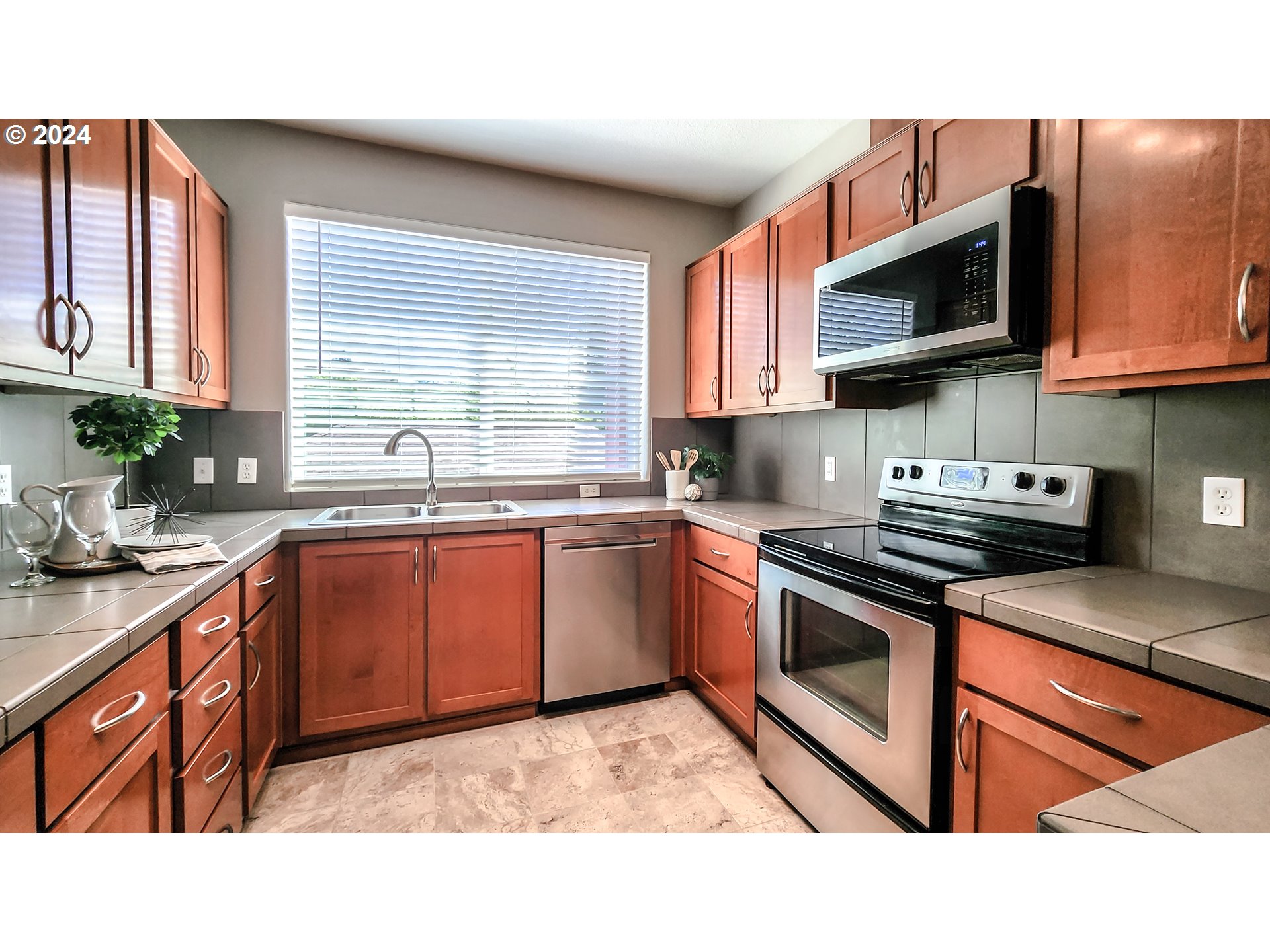 715 NW FALLING WATERS LN 303