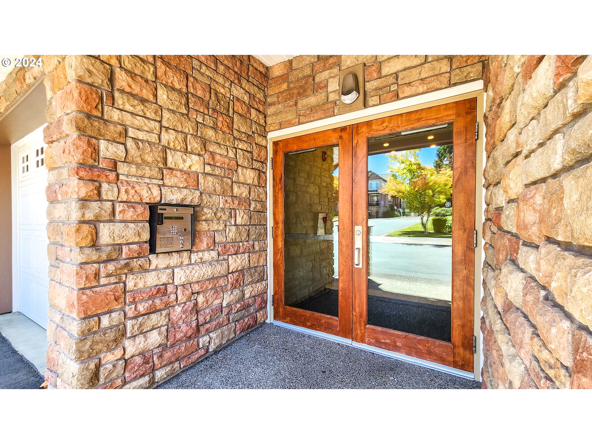 715 NW FALLING WATERS LN 303