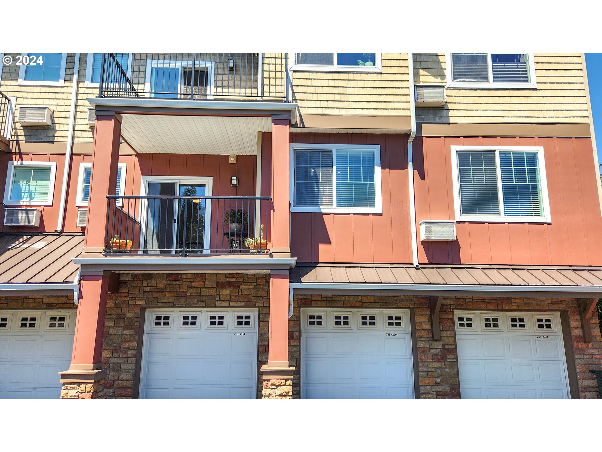 715 NW FALLING WATERS LN 303