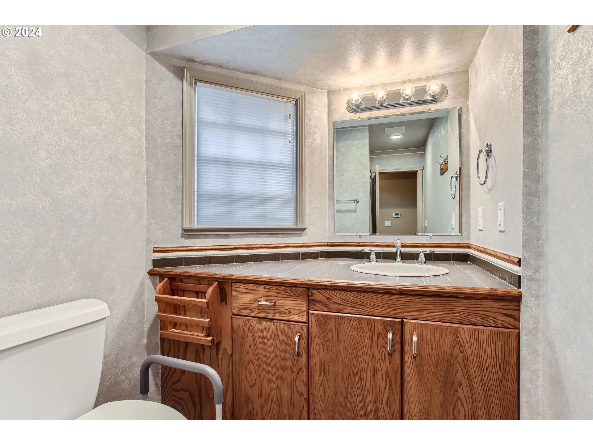 2370 NE JACKSON SCHOOL RD