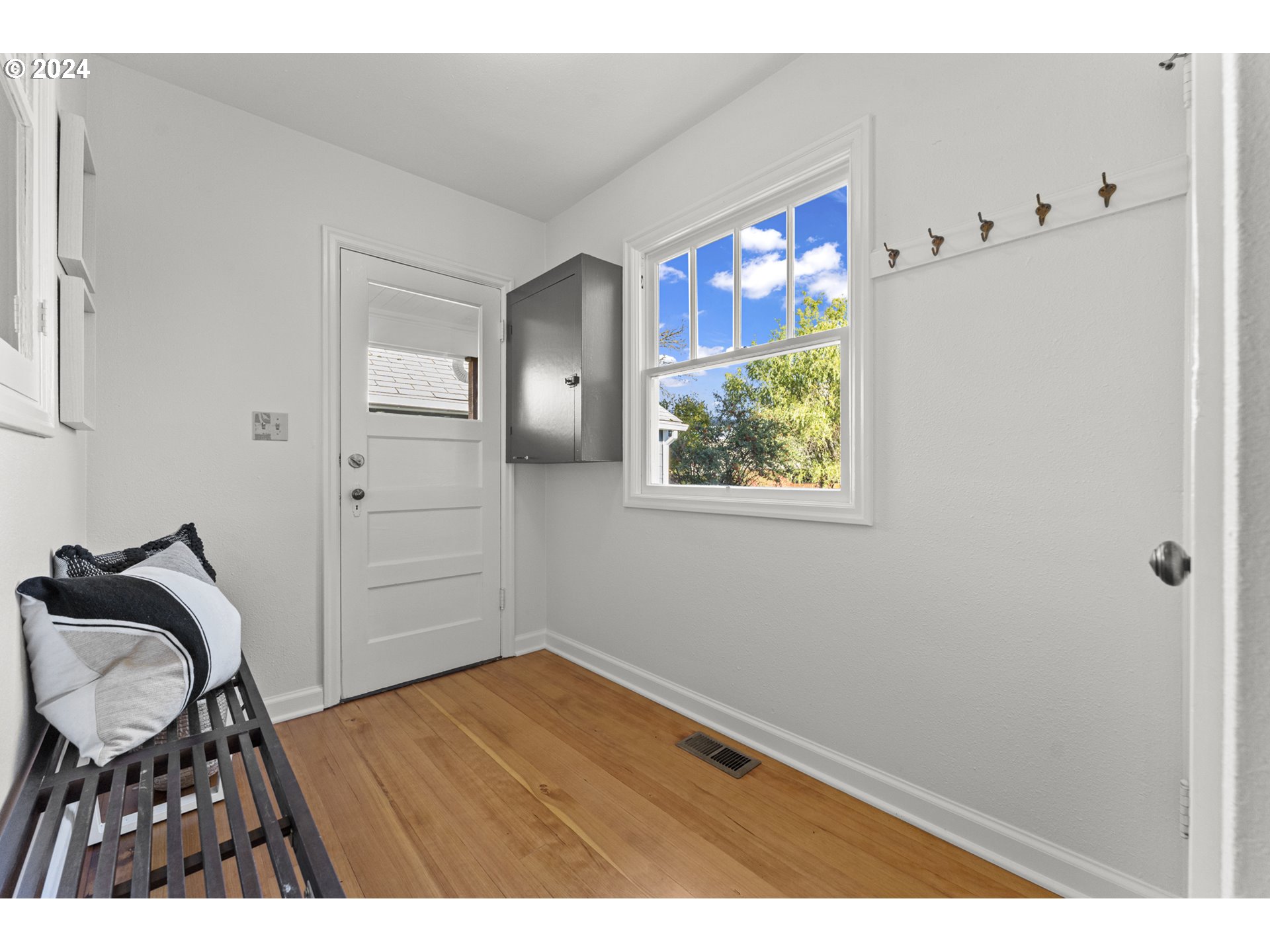 62 NW AVA AVE