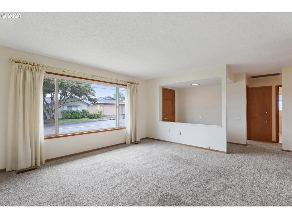 15795 SW QUEEN VICTORIA PL