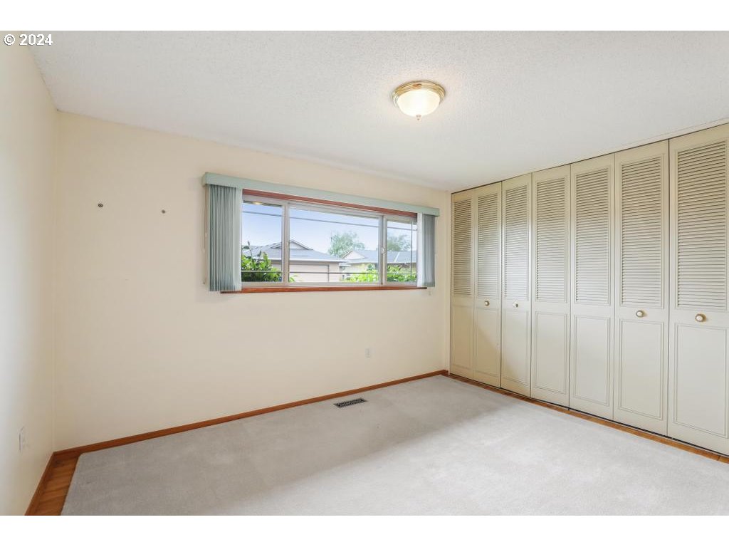 15795 SW QUEEN VICTORIA PL