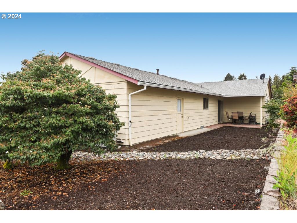 15795 SW QUEEN VICTORIA PL