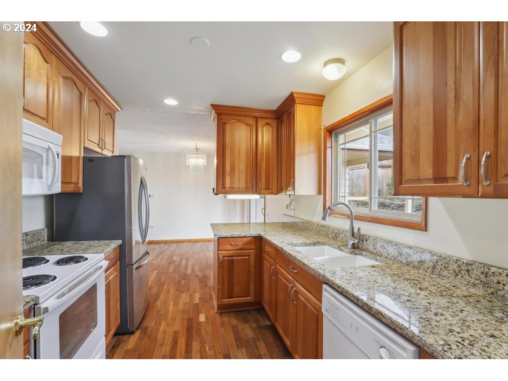 15795 SW QUEEN VICTORIA PL