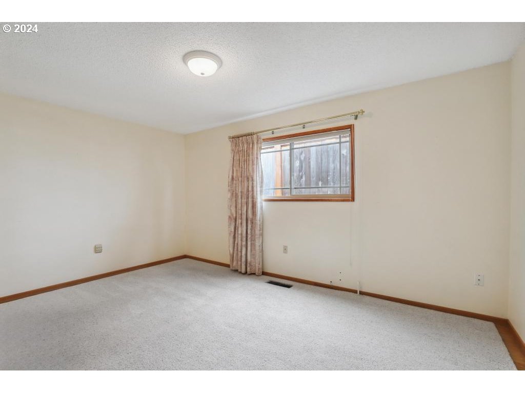 15795 SW QUEEN VICTORIA PL