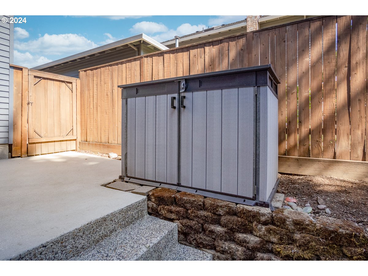 15980 NW BLUERIDGE DR