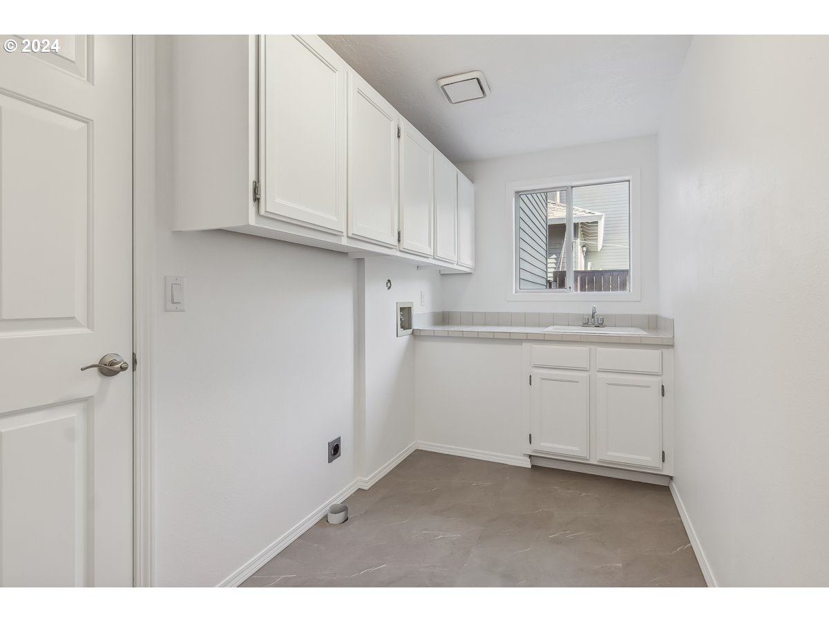 15980 NW BLUERIDGE DR