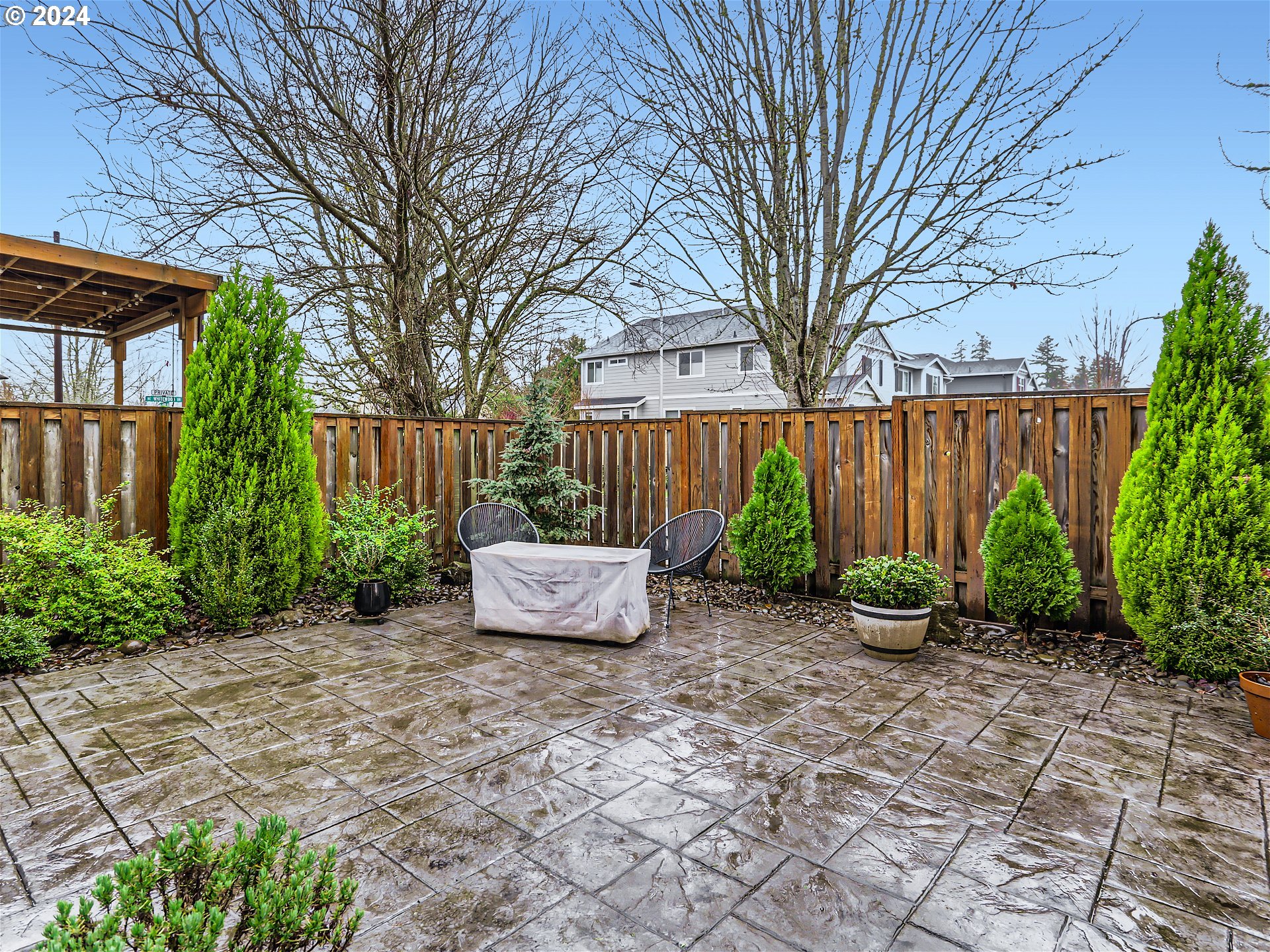 177 NE IRONCREEK TER