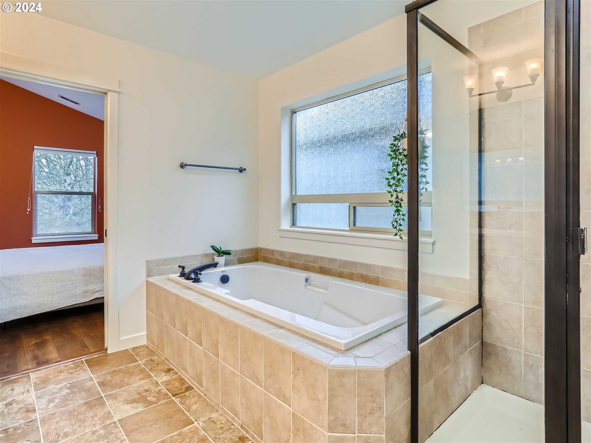 177 NE IRONCREEK TER