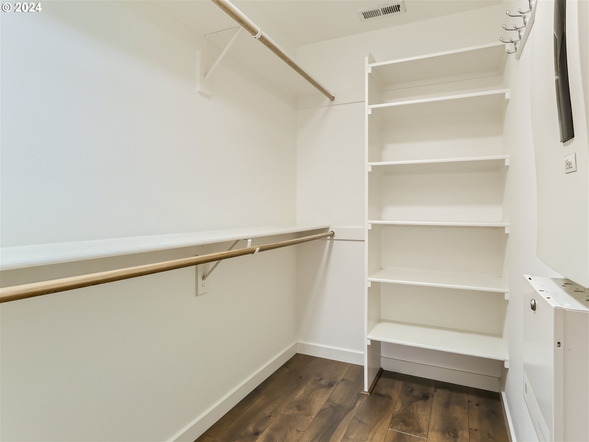 177 NE IRONCREEK TER