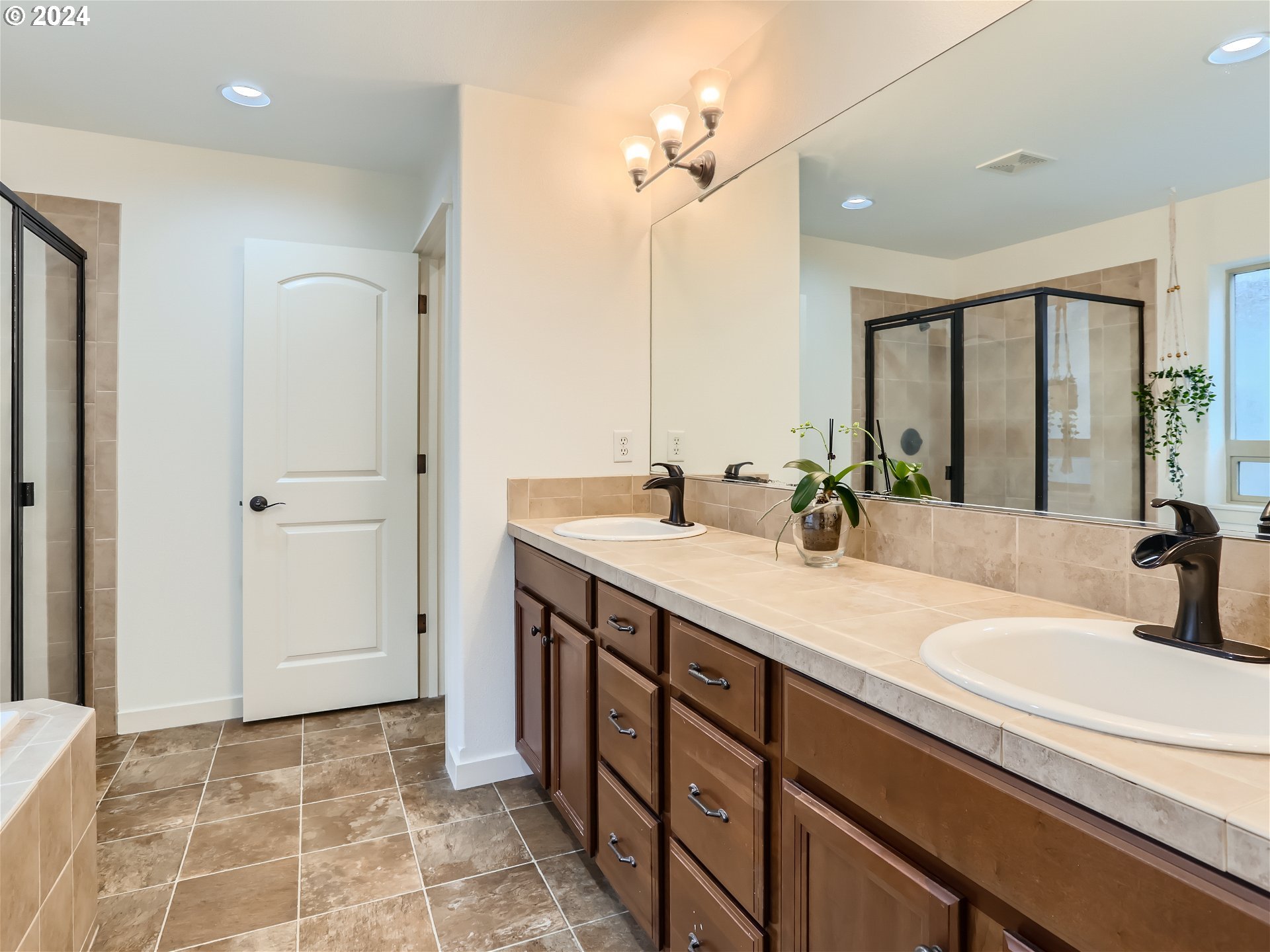 177 NE IRONCREEK TER